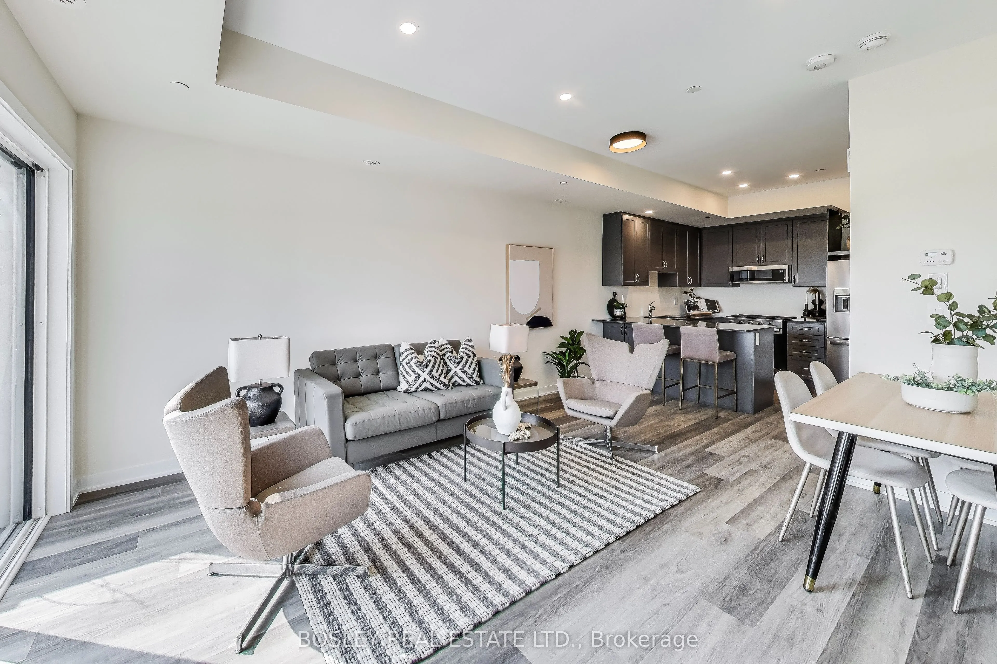 1695 Dersan Street, #206