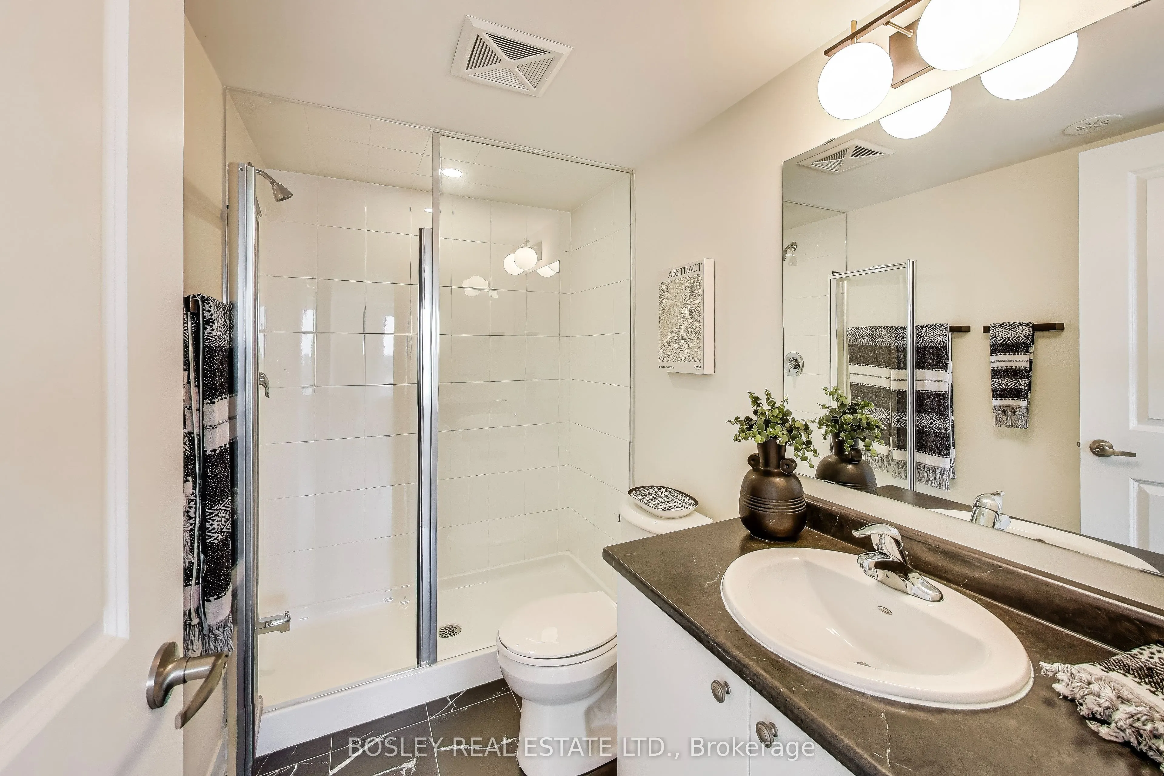 1695 Dersan Street, #206