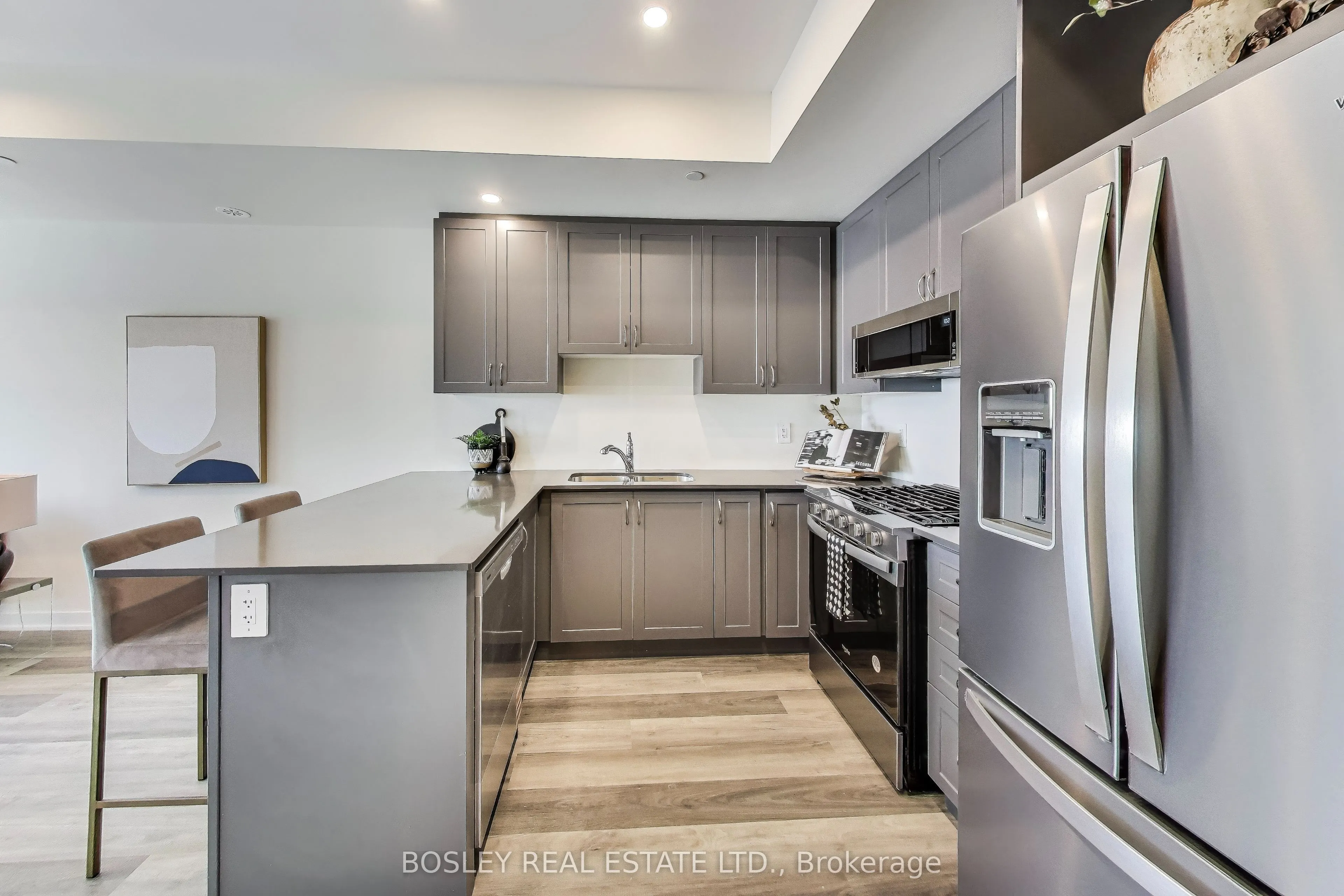 1695 Dersan Street, #206