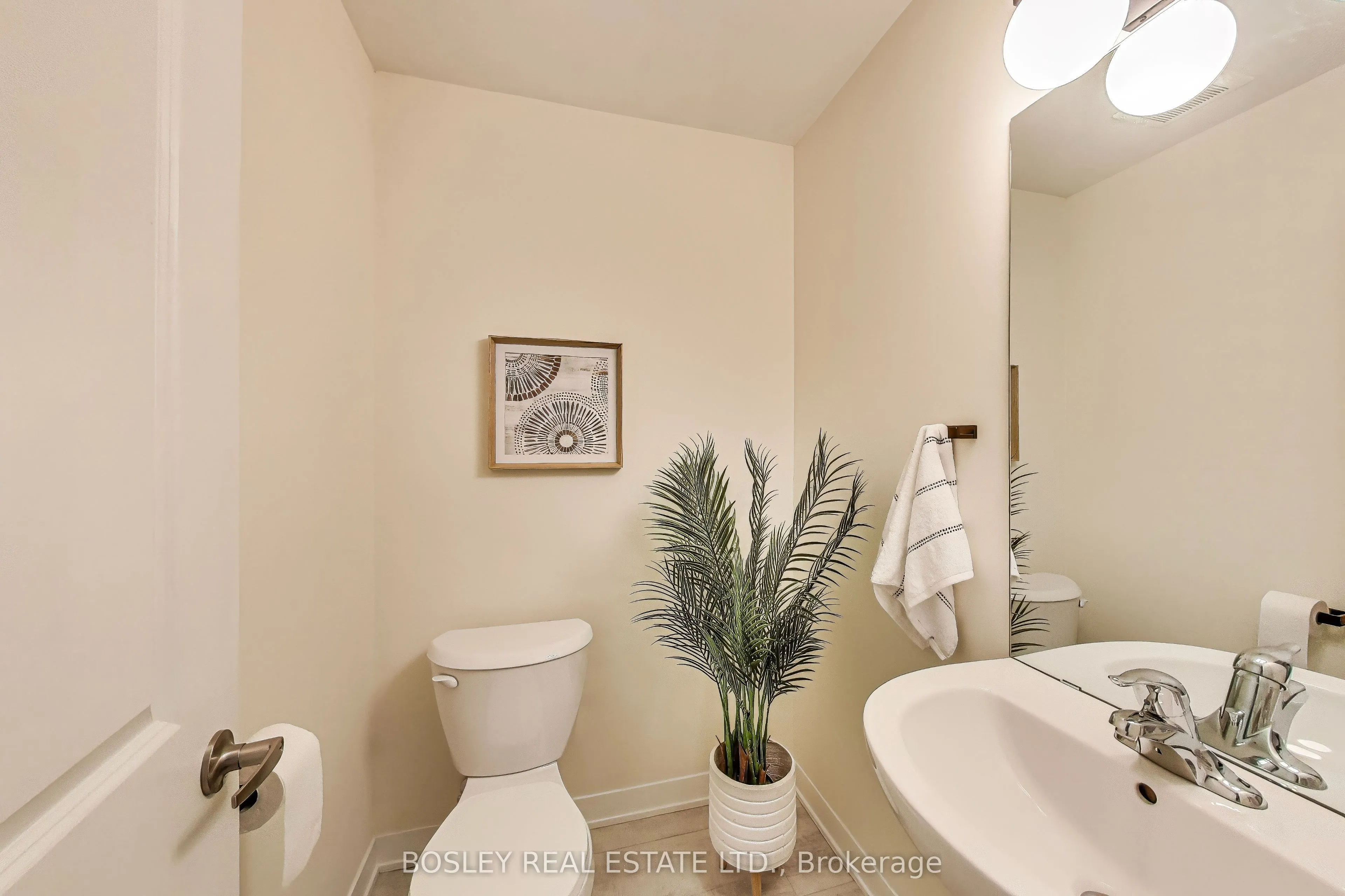 1695 Dersan Street, #206
