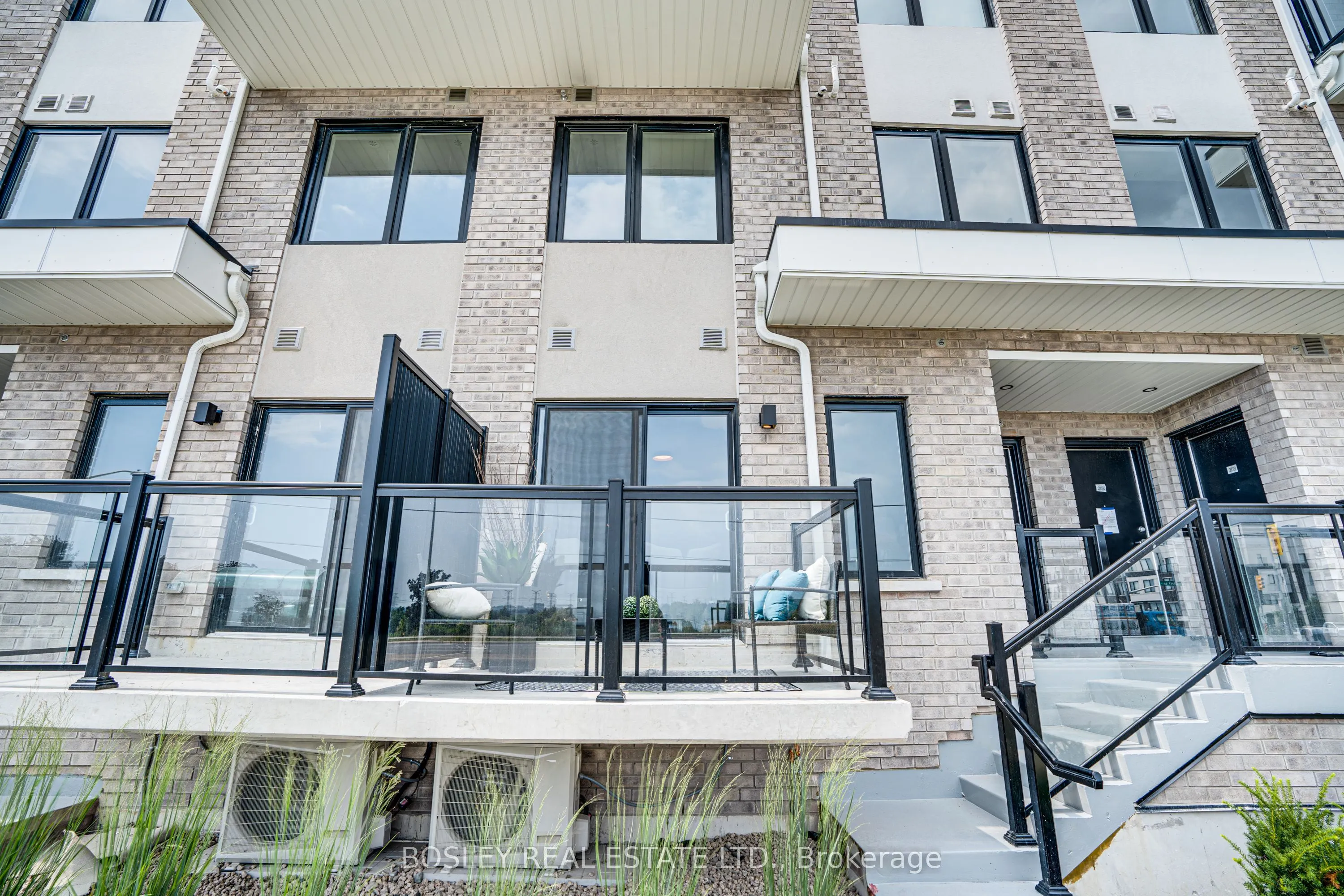 1695 Dersan Street, #206