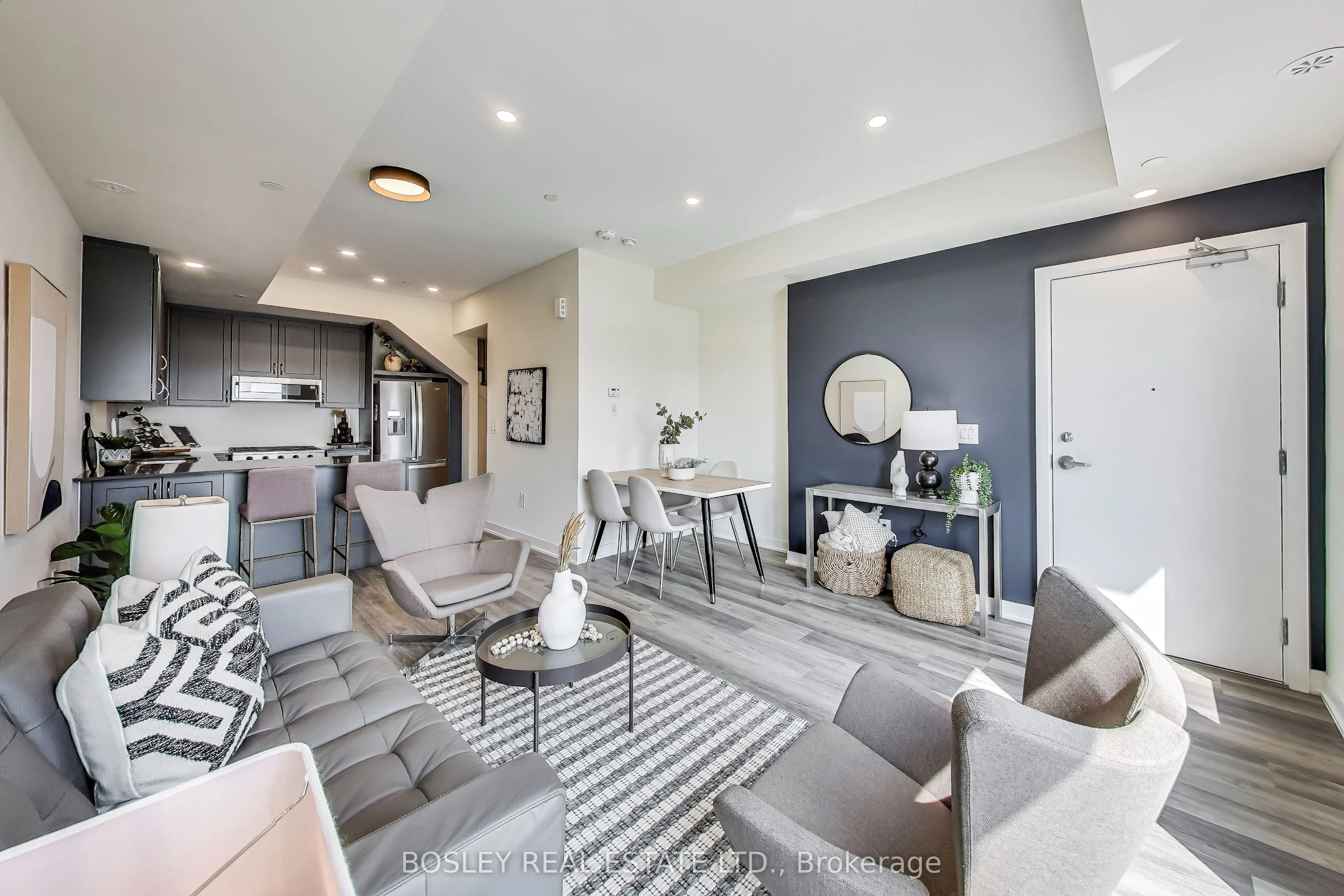 1695 Dersan Street, #206