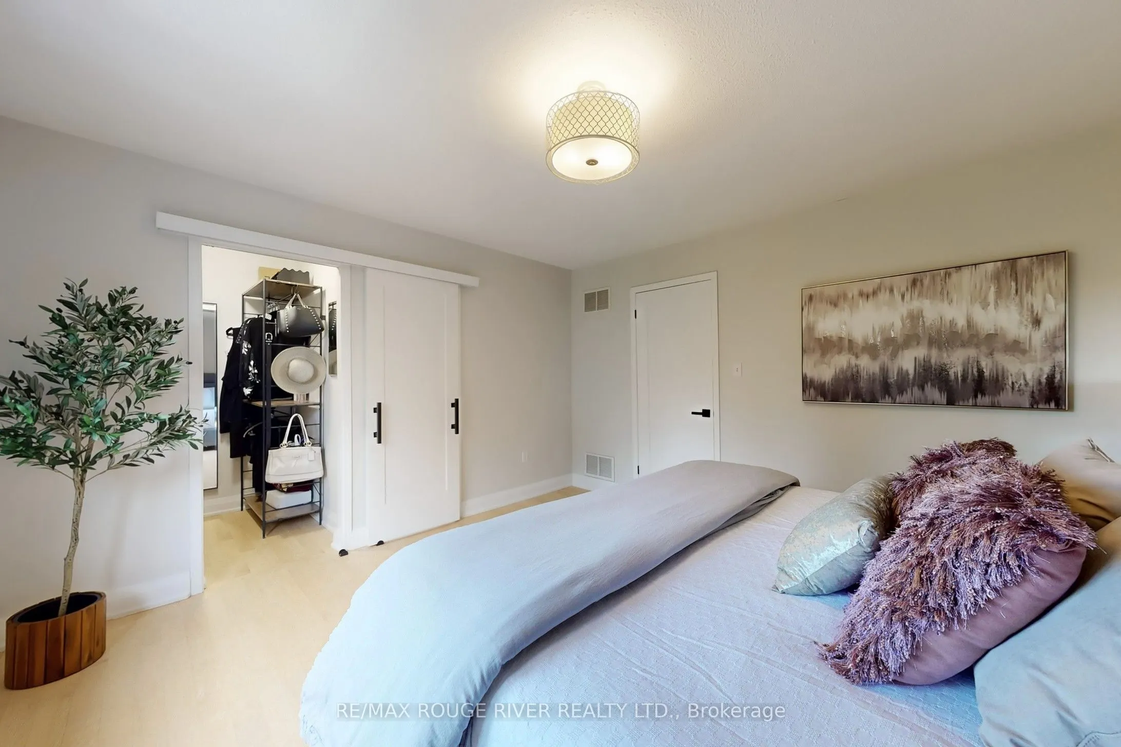 1773 Bronte Square