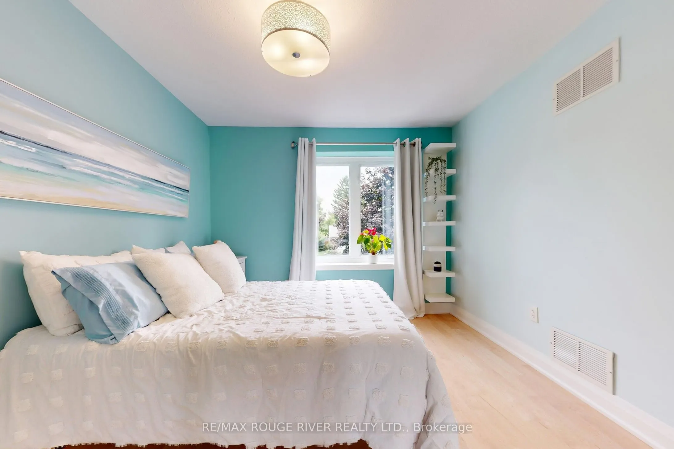 1773 Bronte Square