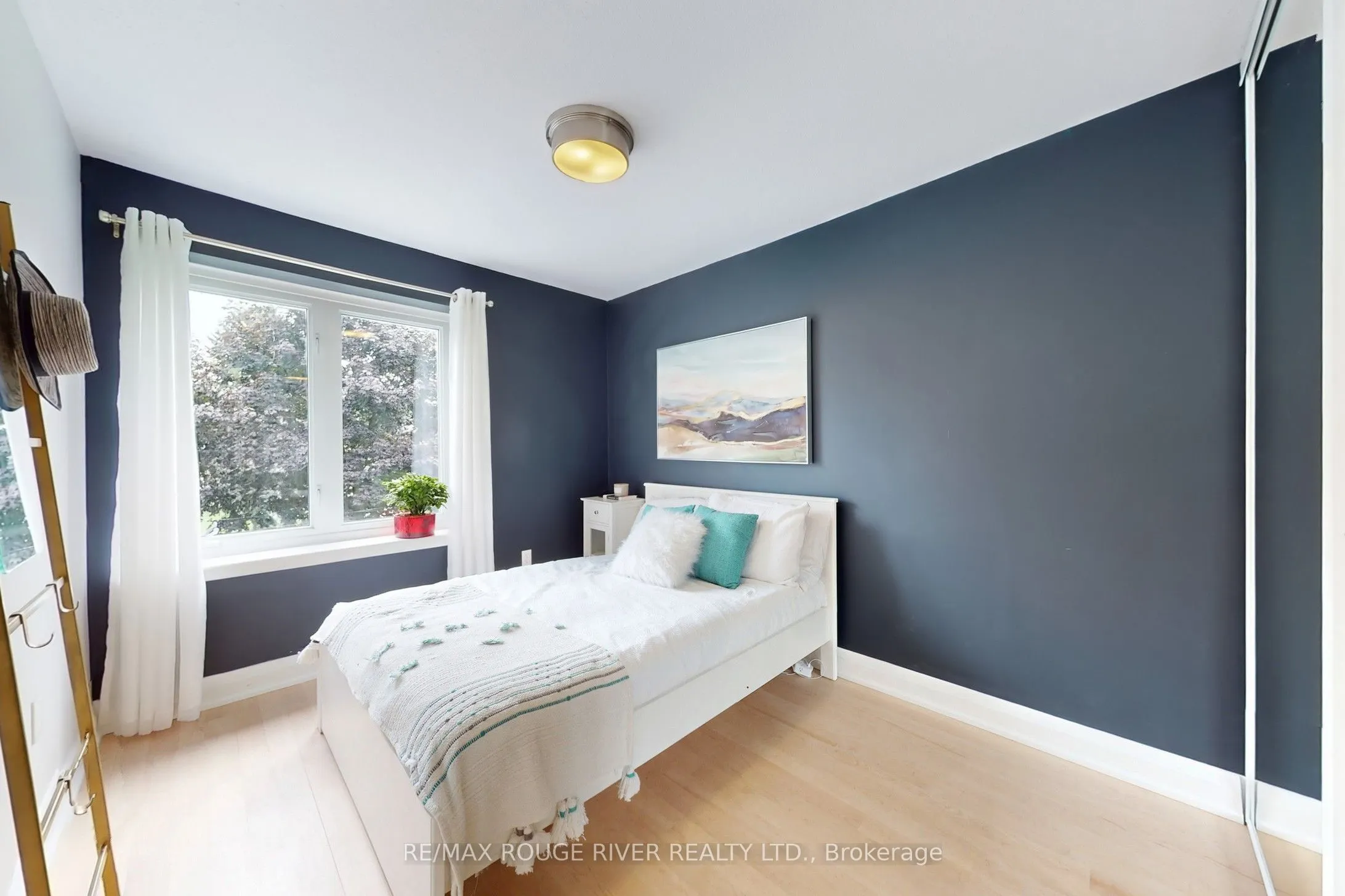 1773 Bronte Square