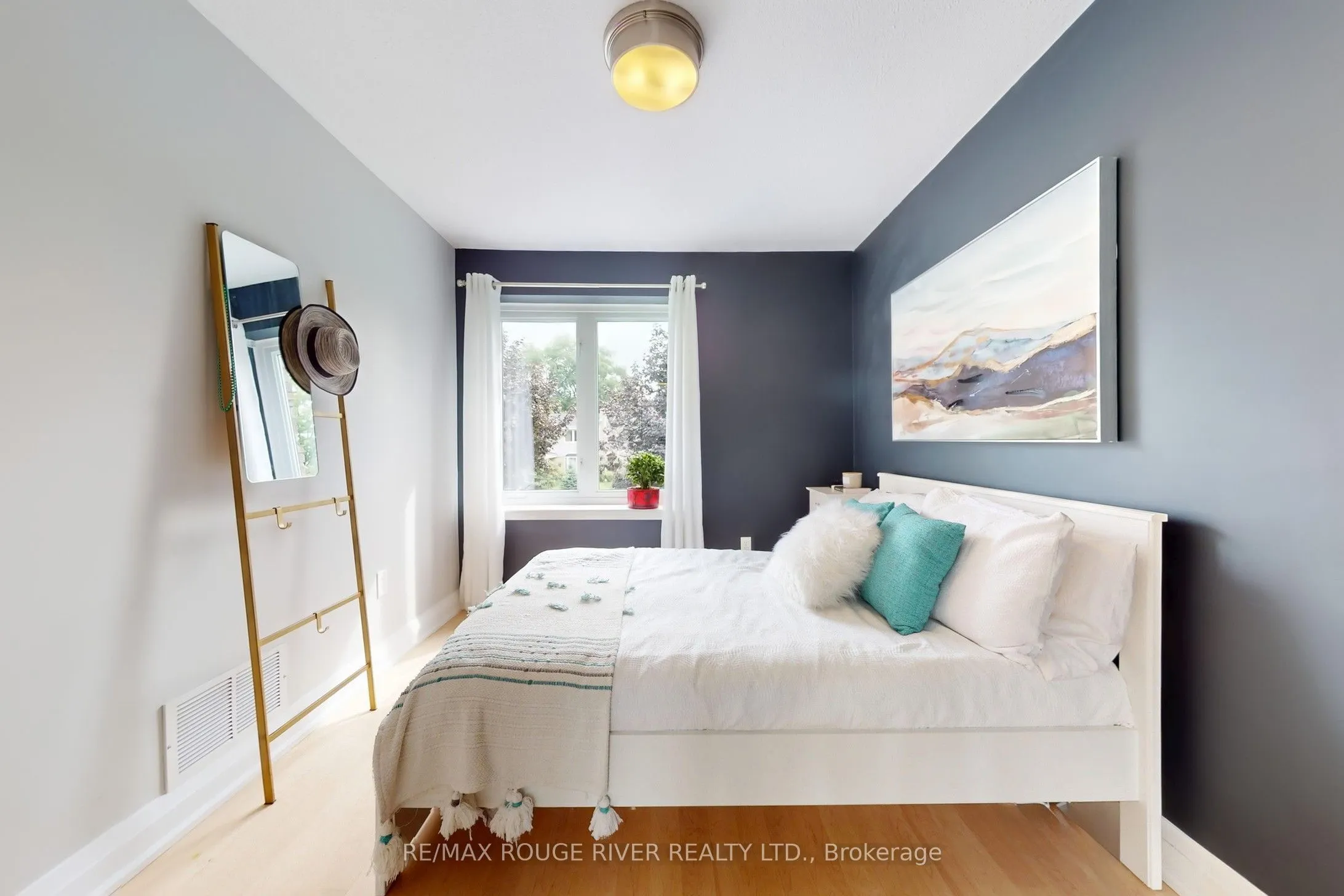 1773 Bronte Square