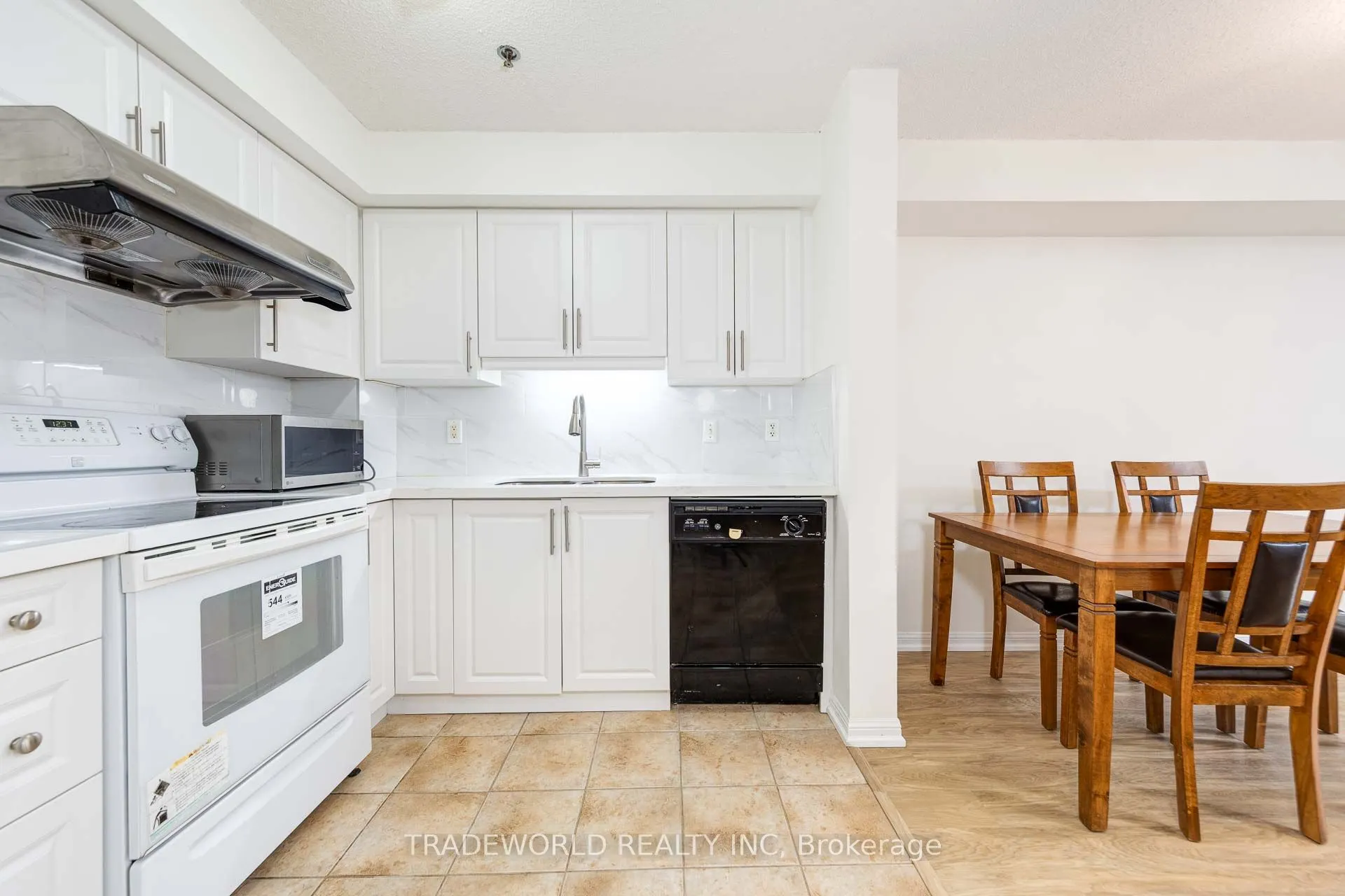 5225 Finch Avenue E, #201