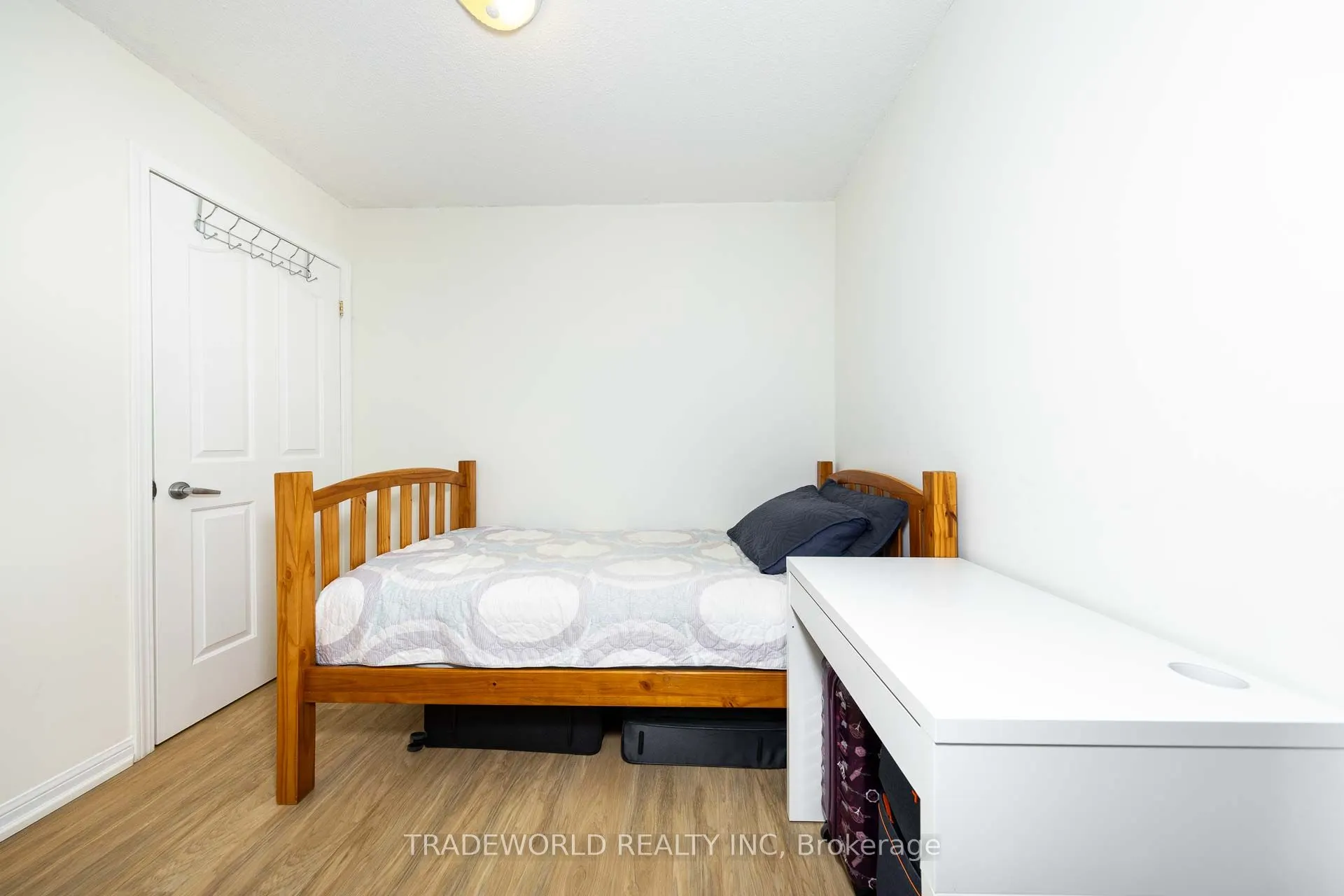 5225 Finch Avenue E, #201