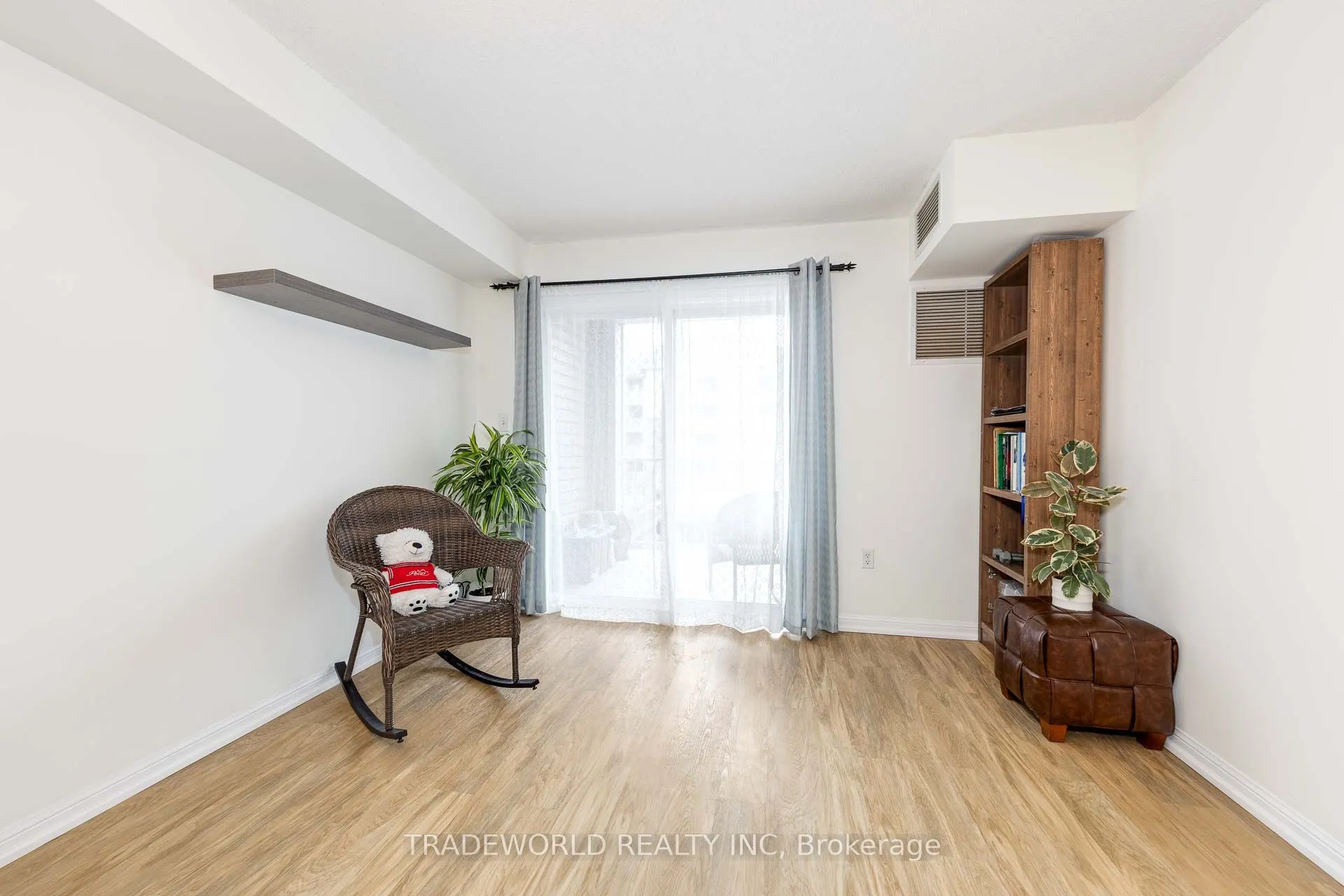 5225 Finch Avenue E, #201