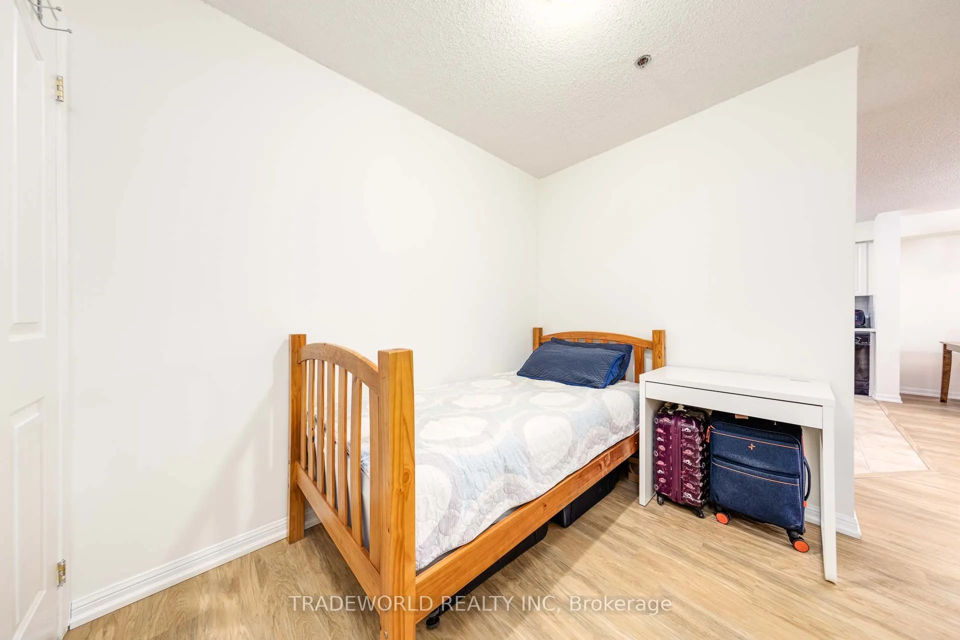5225 Finch Avenue E, #201