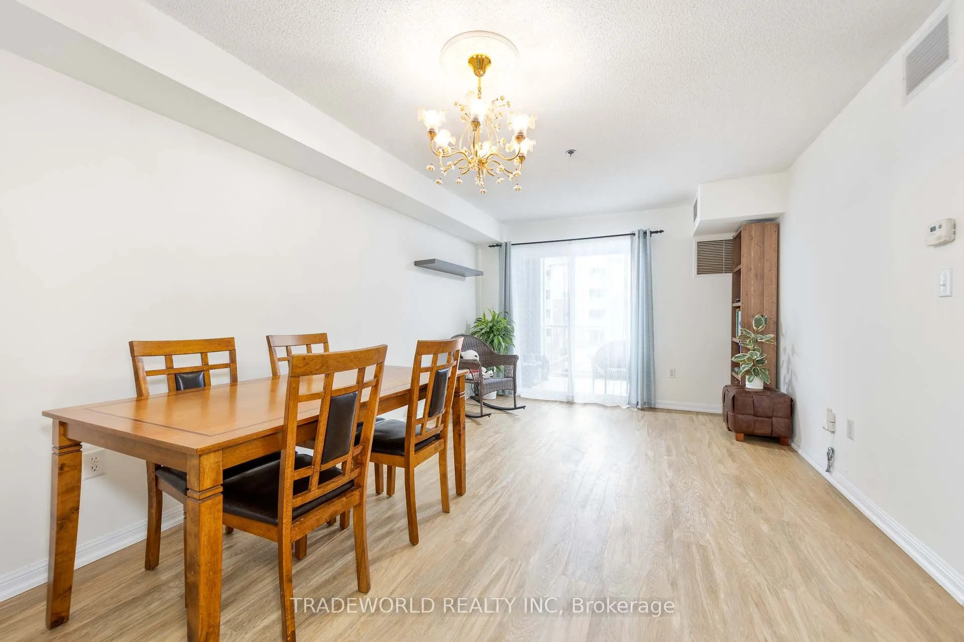 5225 Finch Avenue E, #201