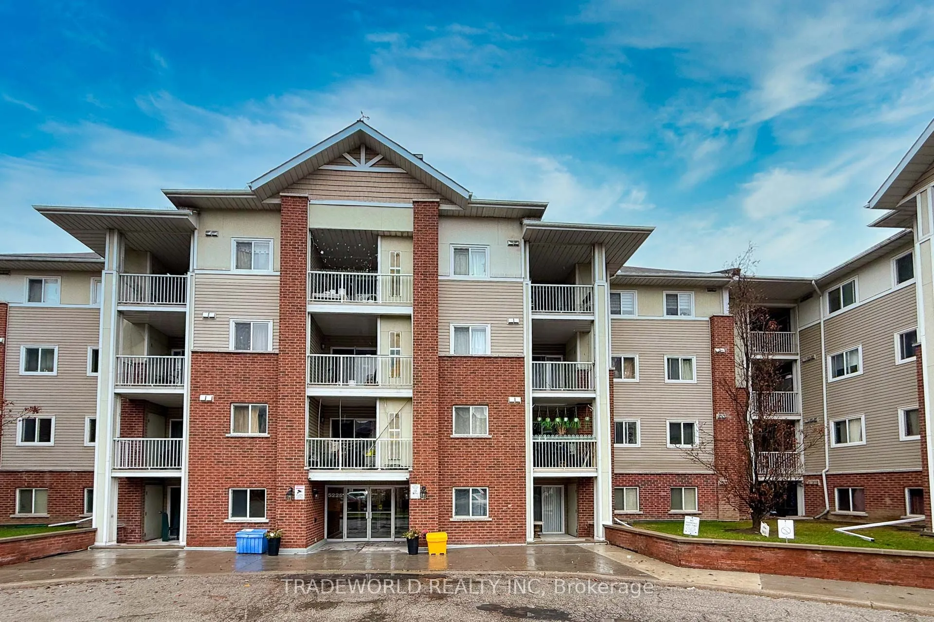 5225 Finch Avenue E, #201