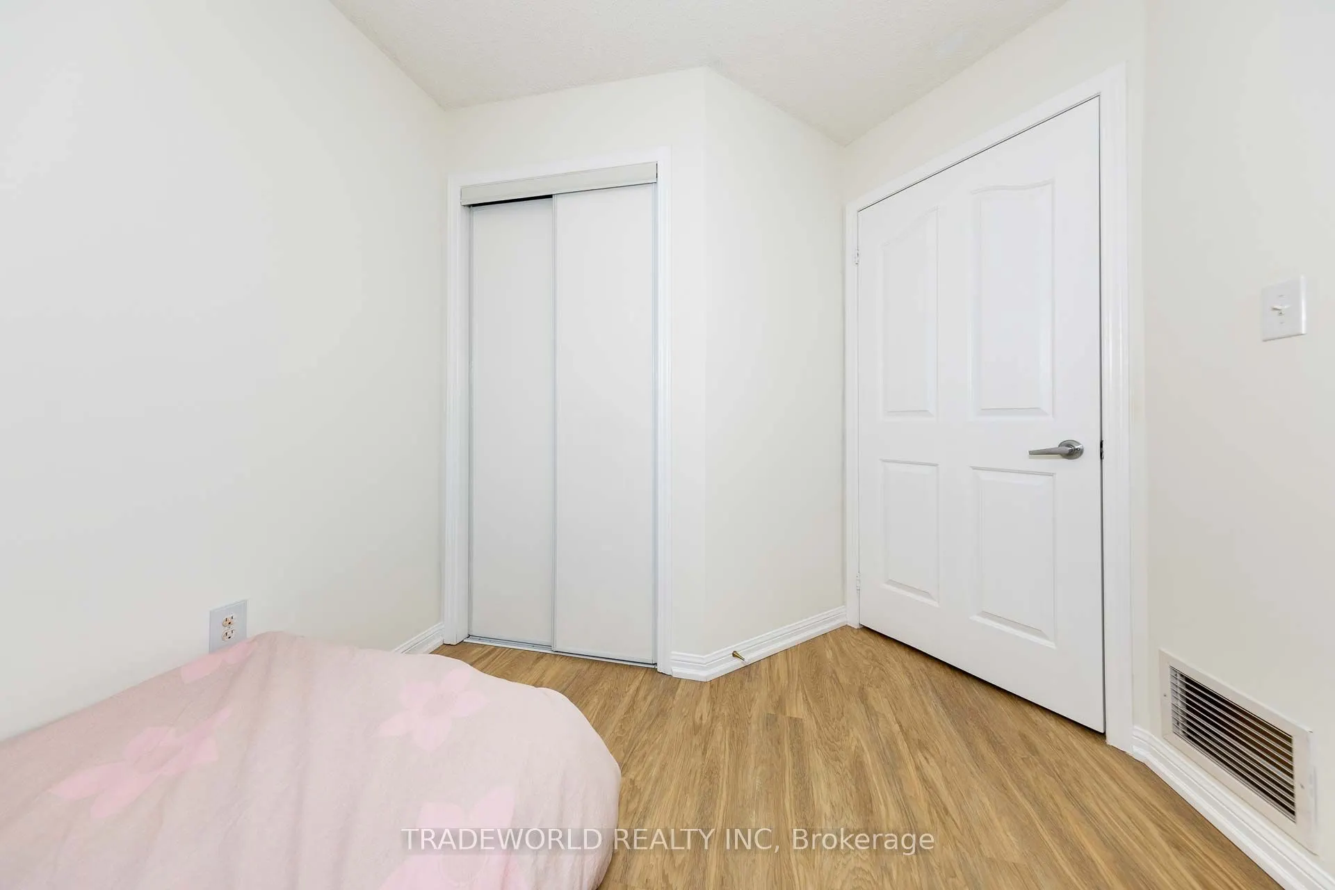 5225 Finch Avenue E, #201