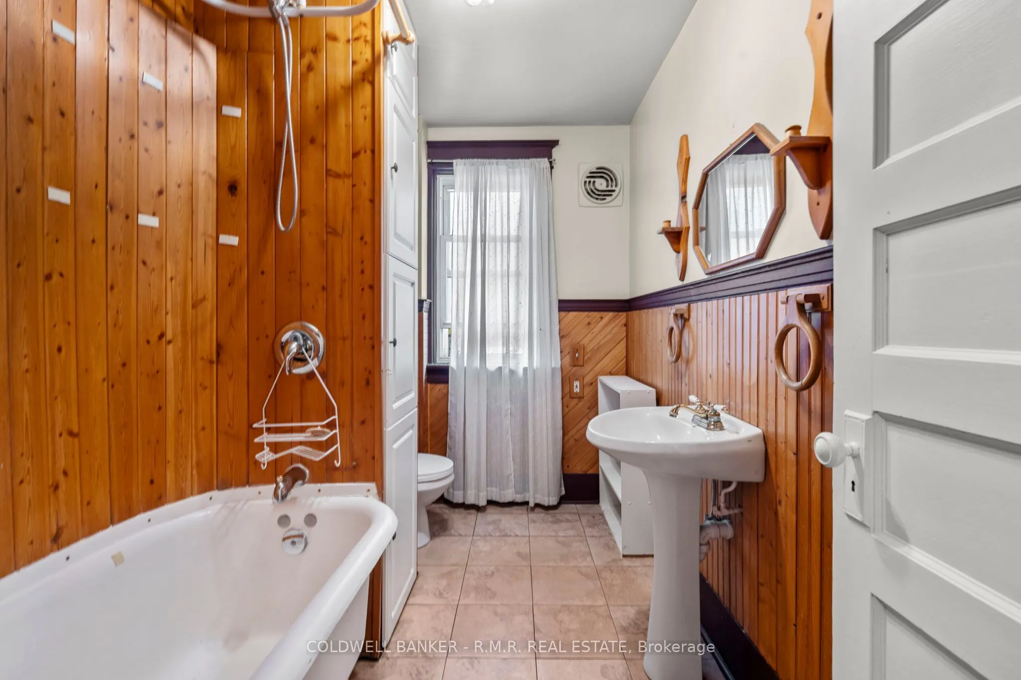135 Brock Street E