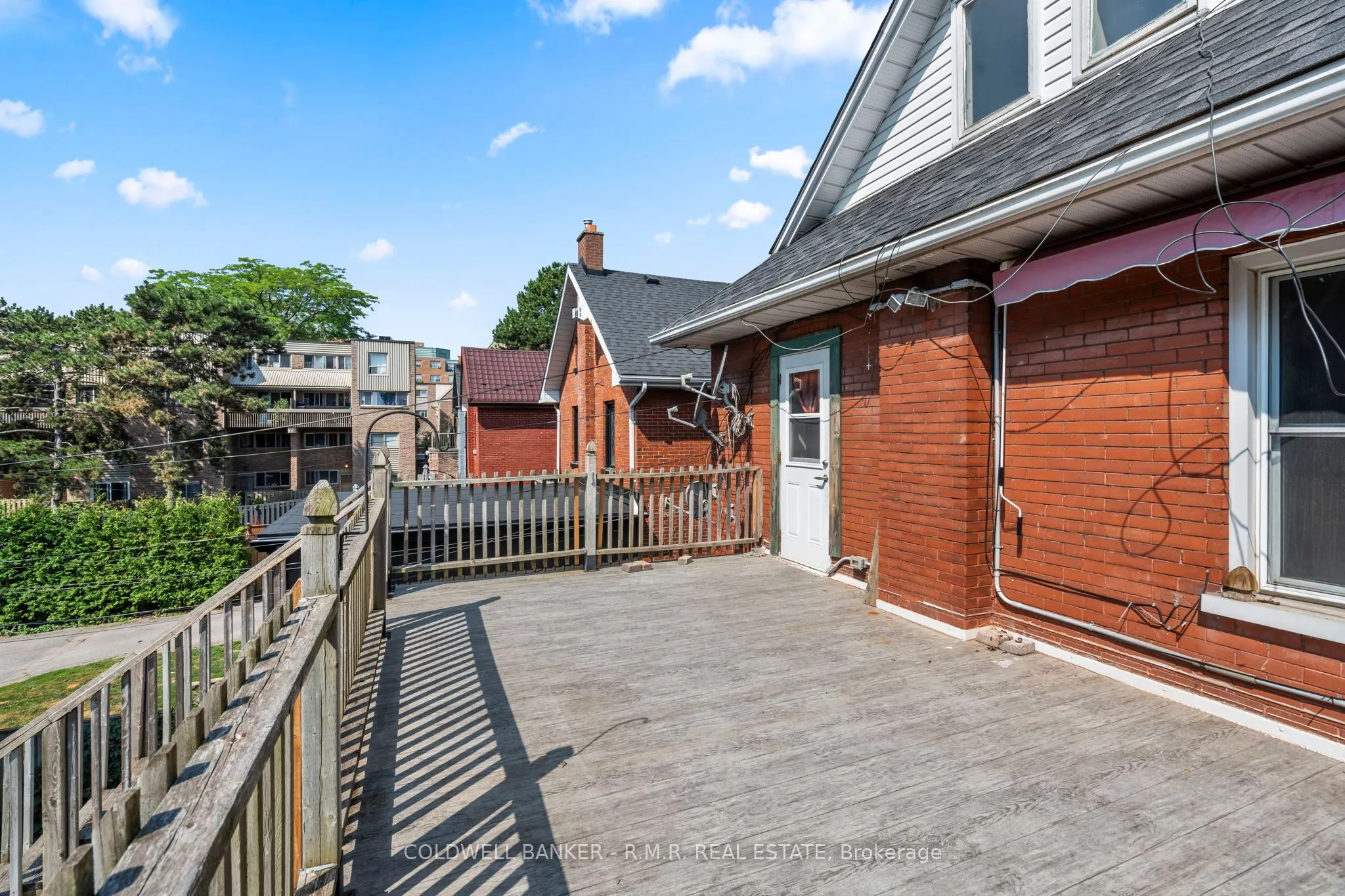 135 Brock Street E