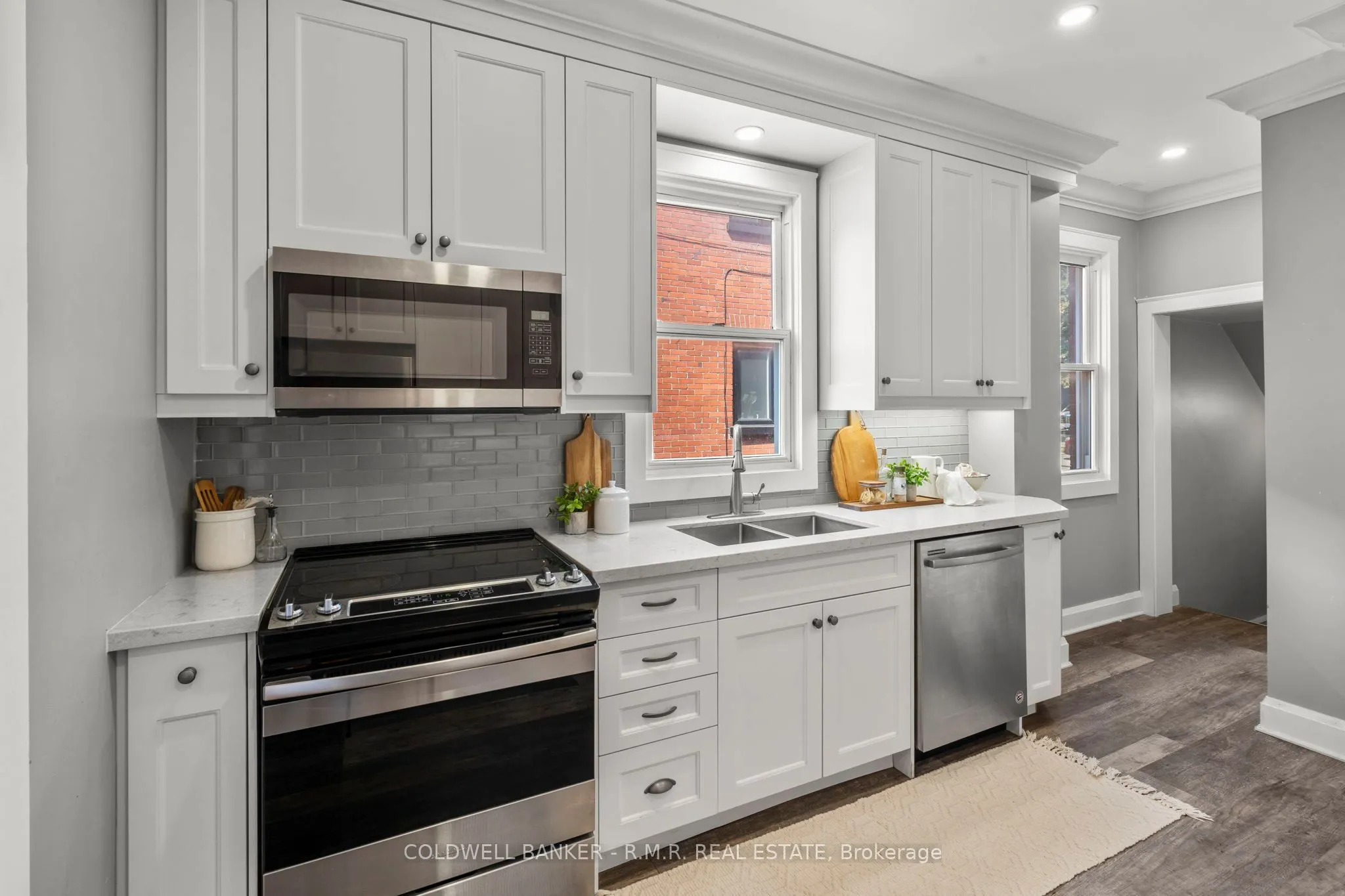 135 Brock Street E