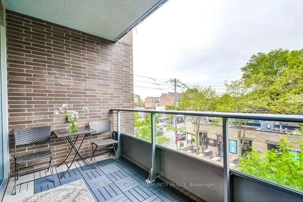 1960 Queen Street E, #306