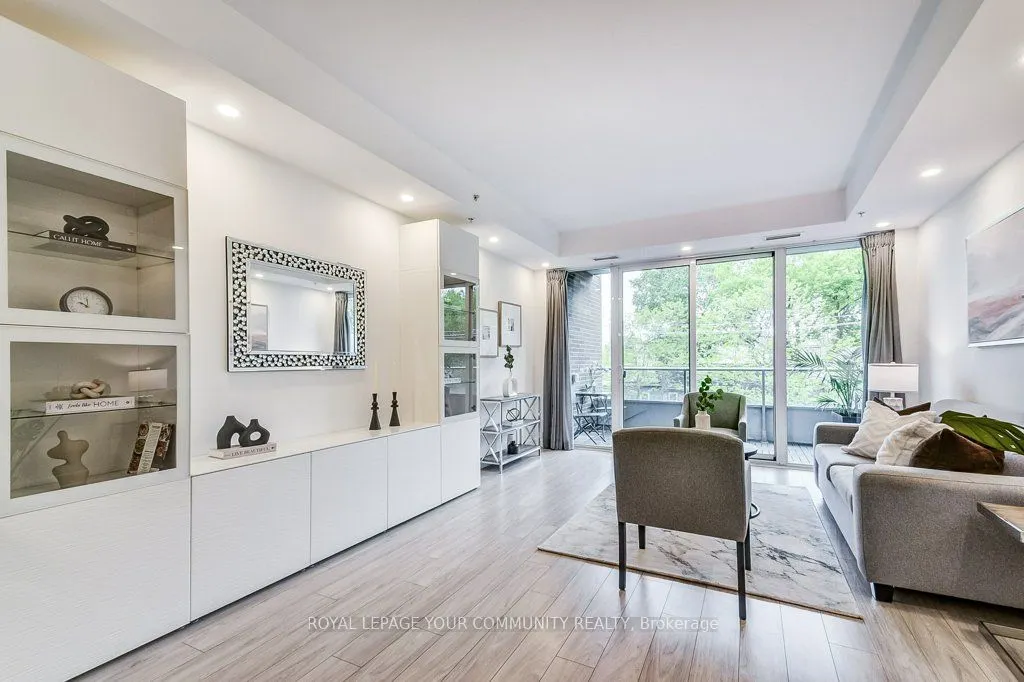 1960 Queen Street E, #306