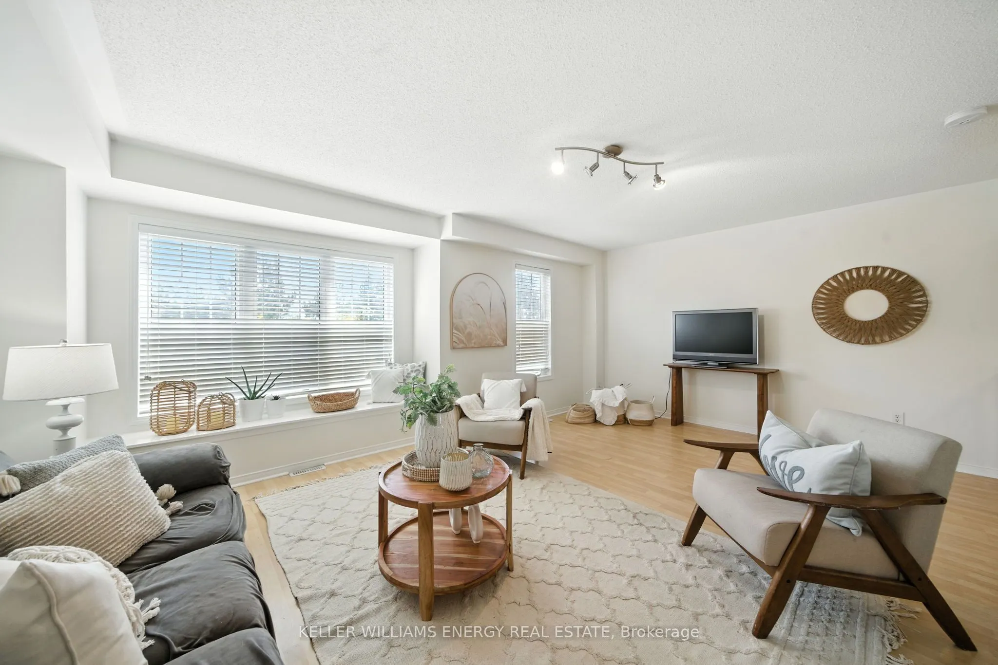 1790 Finch Avenue, #15