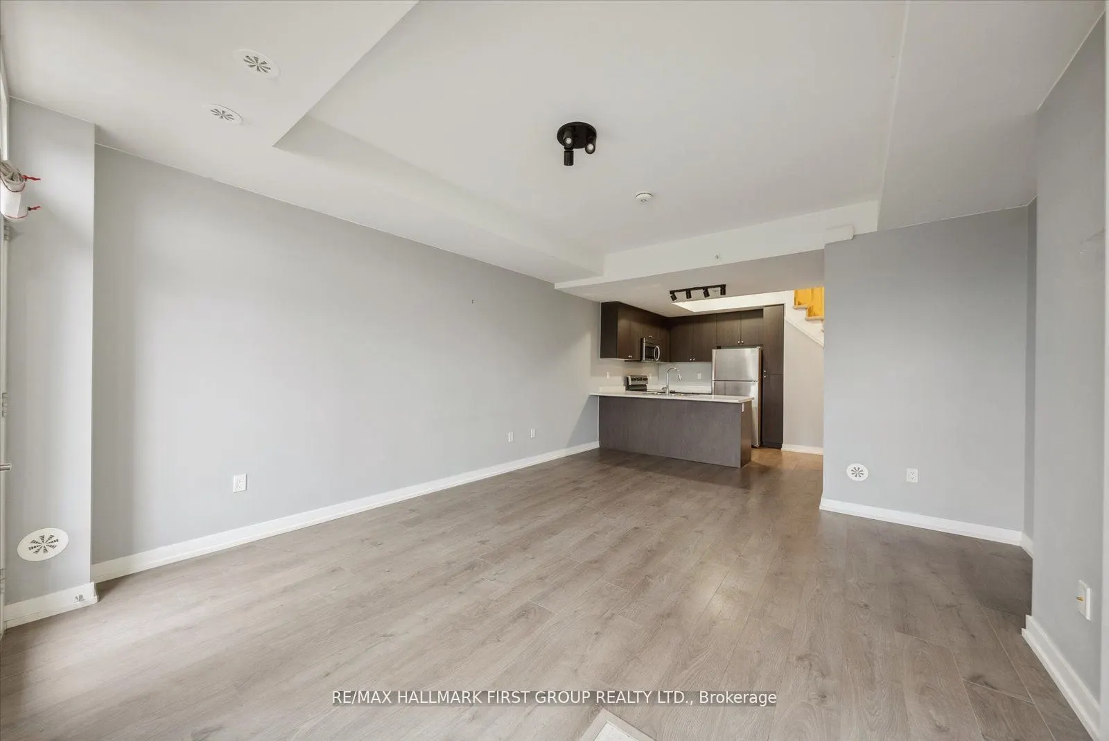 1555 Kingston Road, #405
