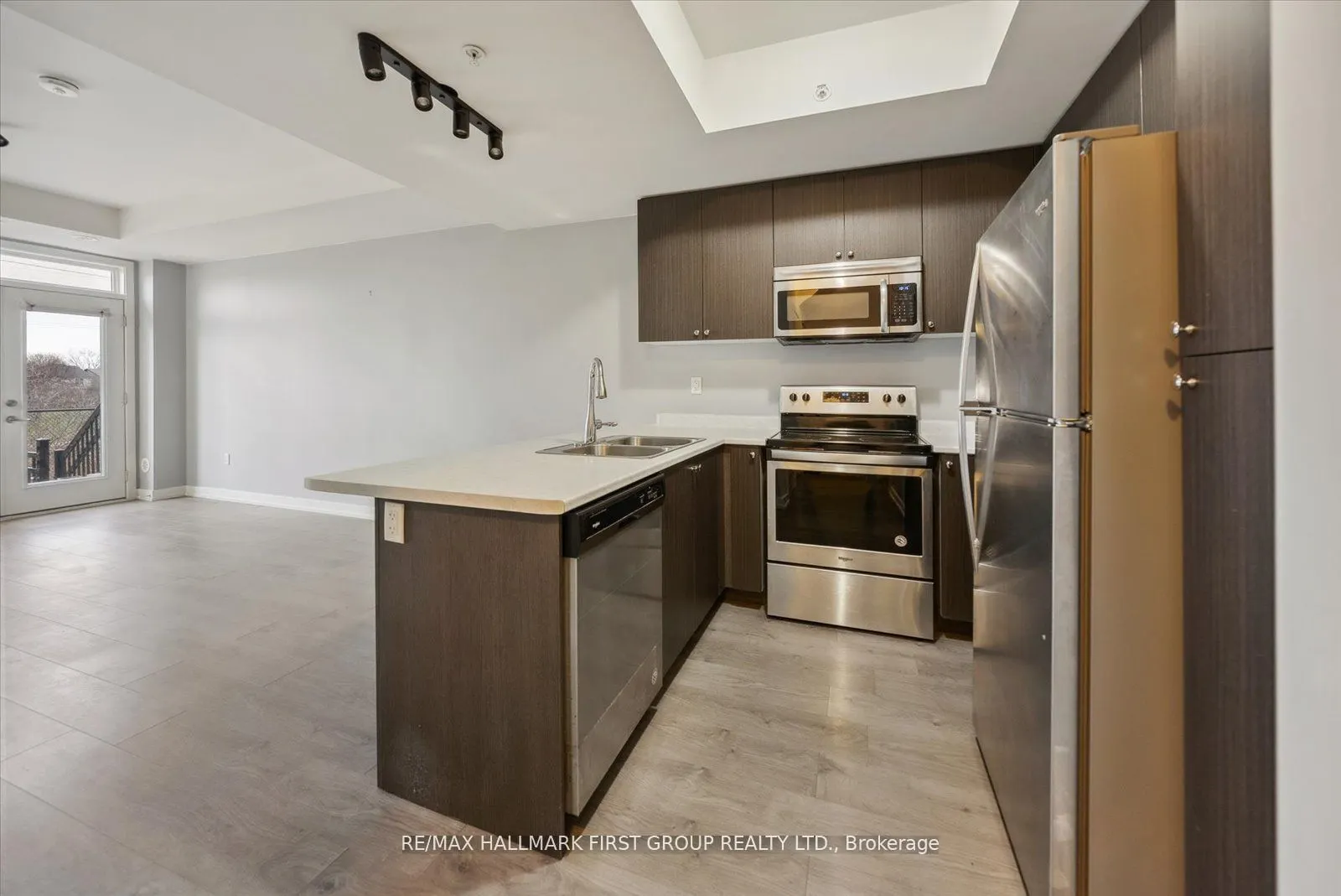 1555 Kingston Road, #405