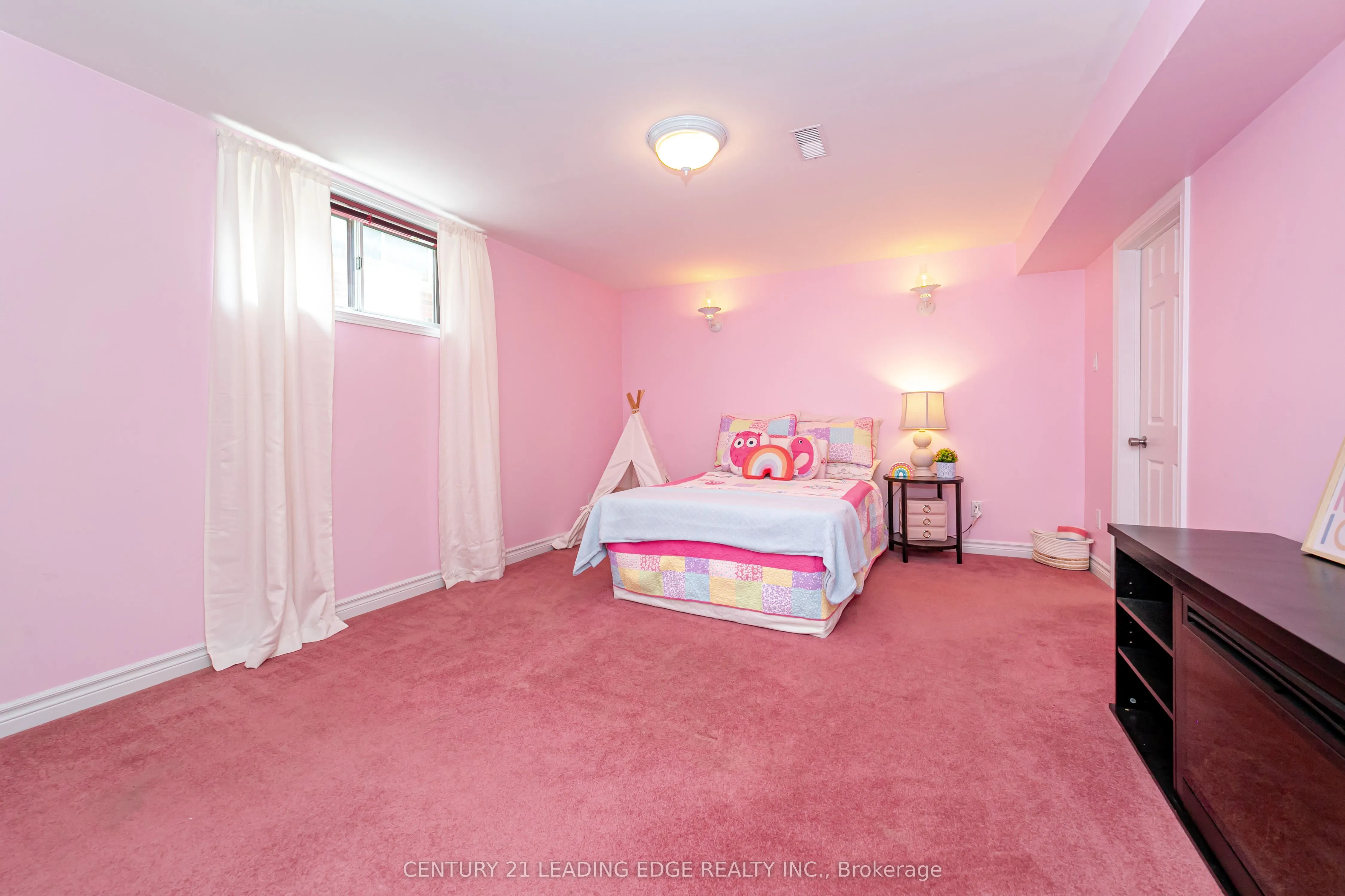 43 GLENDOWER Circuit