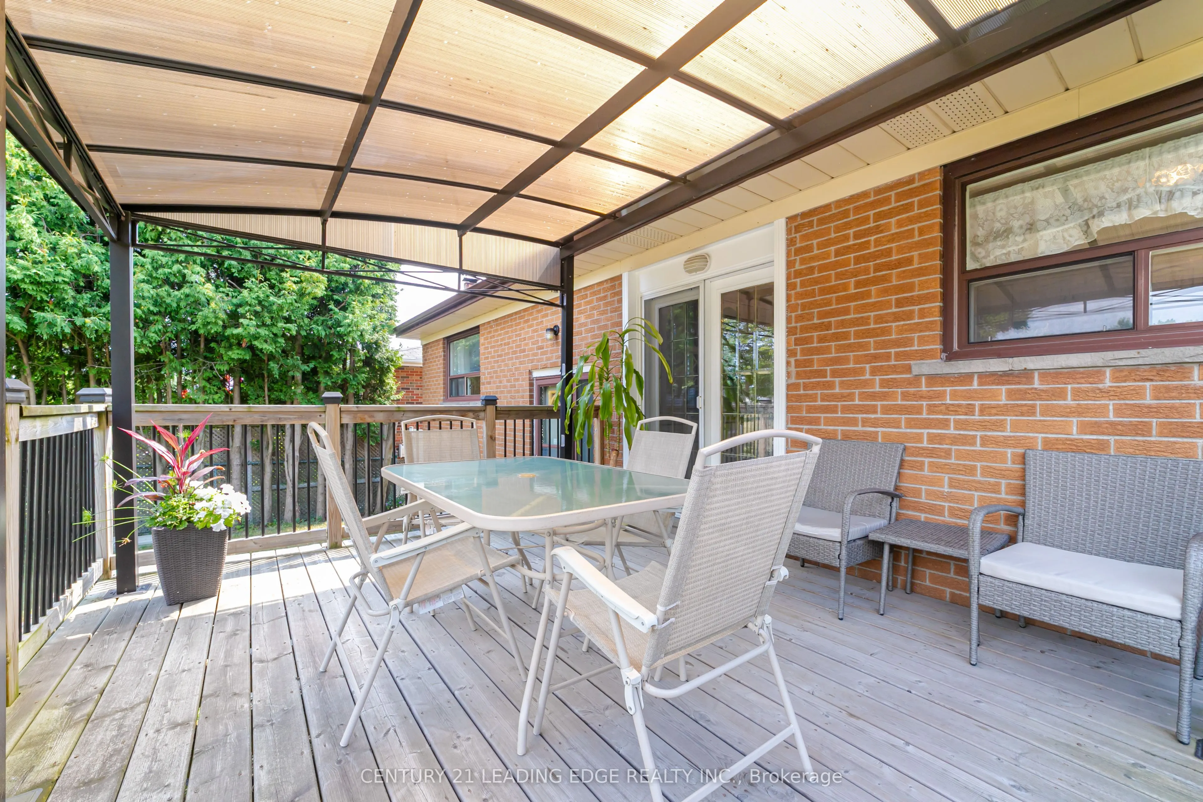 43 GLENDOWER Circuit
