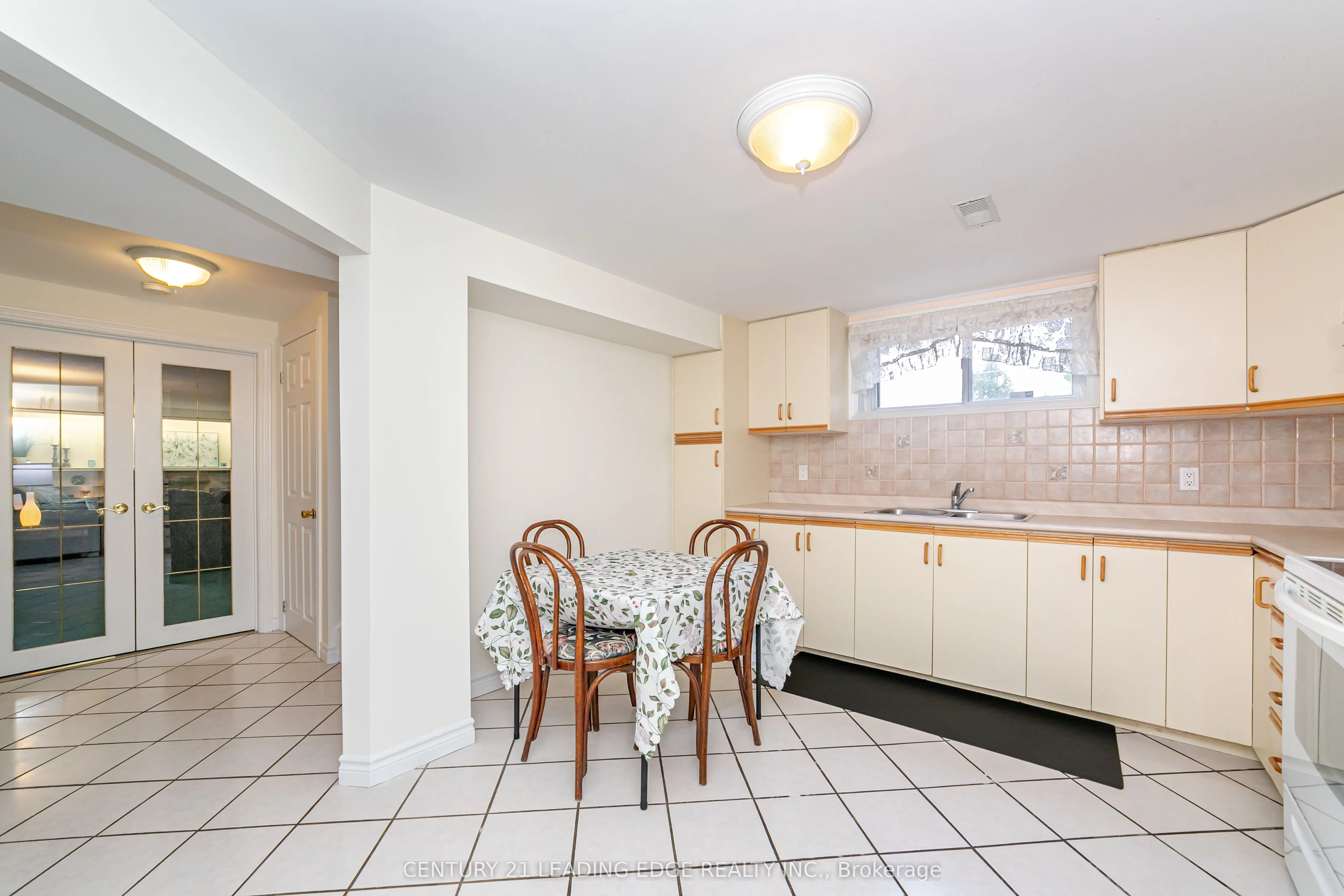 43 GLENDOWER Circuit