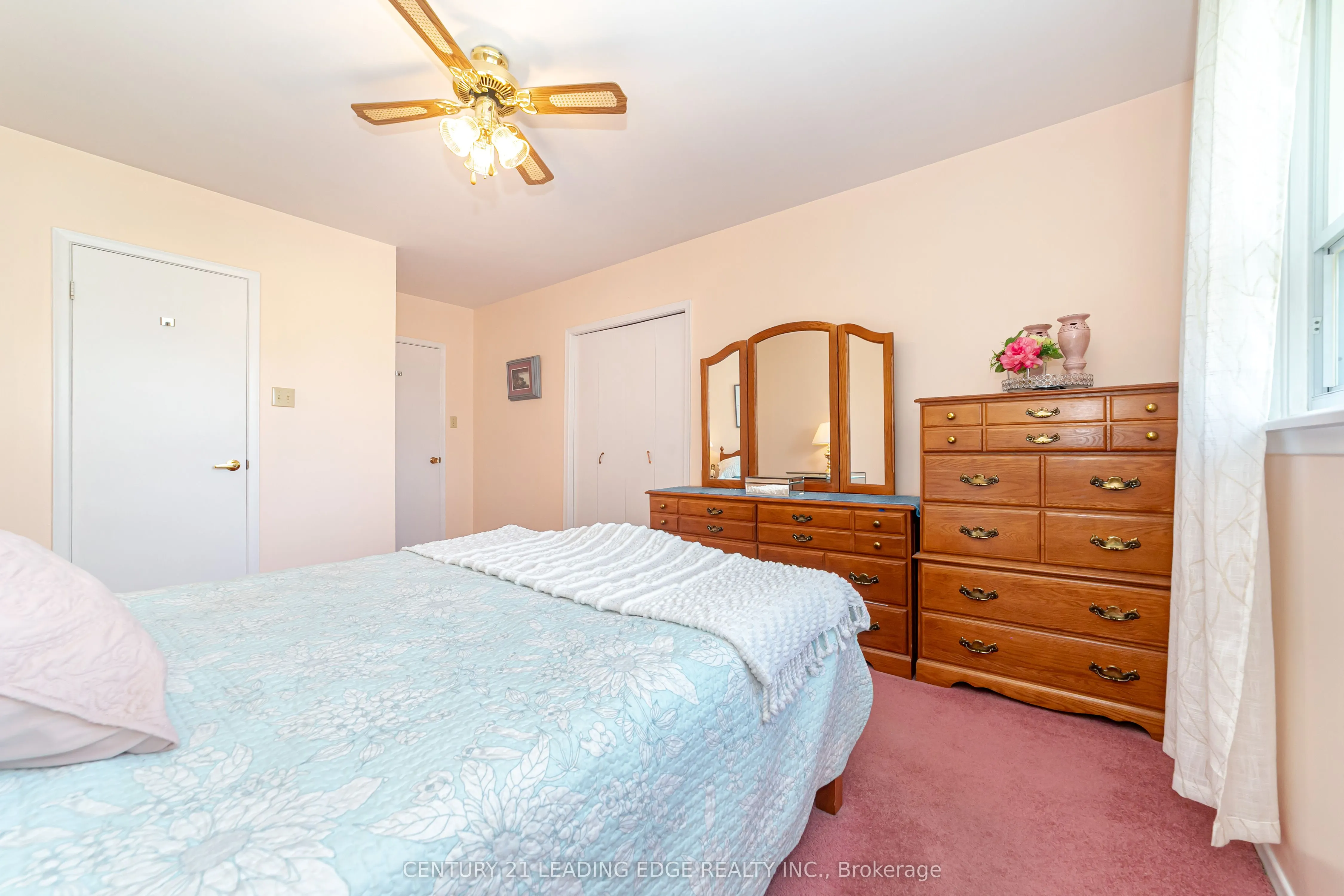 43 GLENDOWER Circuit