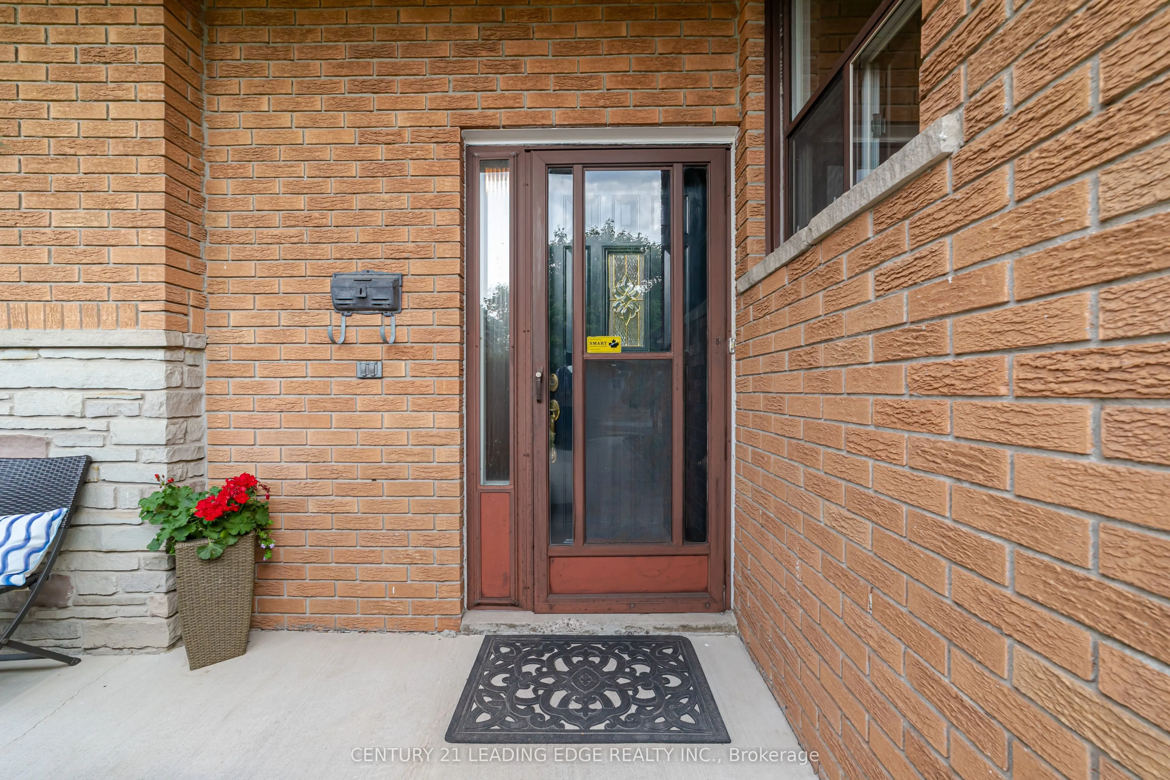 43 GLENDOWER Circuit