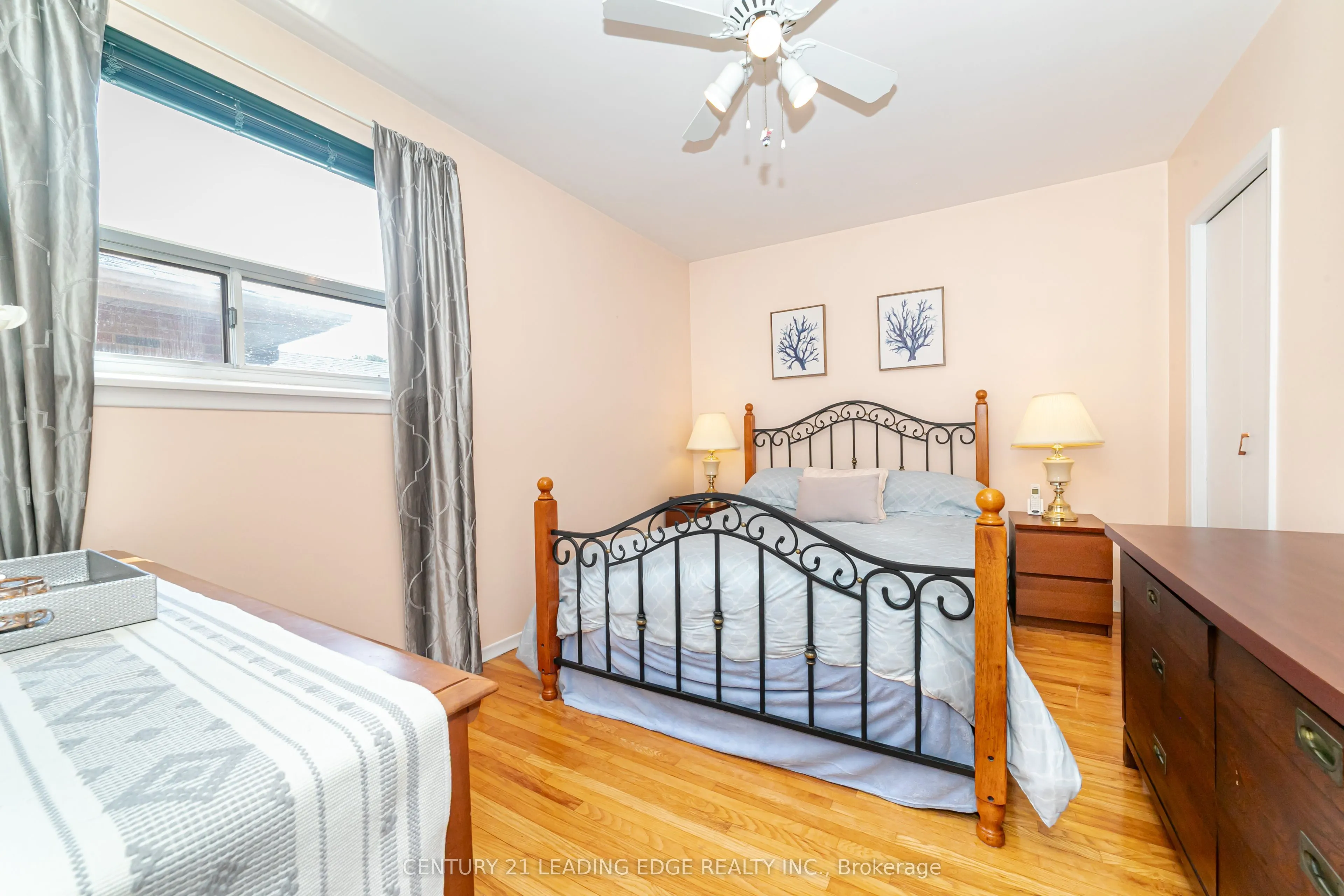 43 GLENDOWER Circuit
