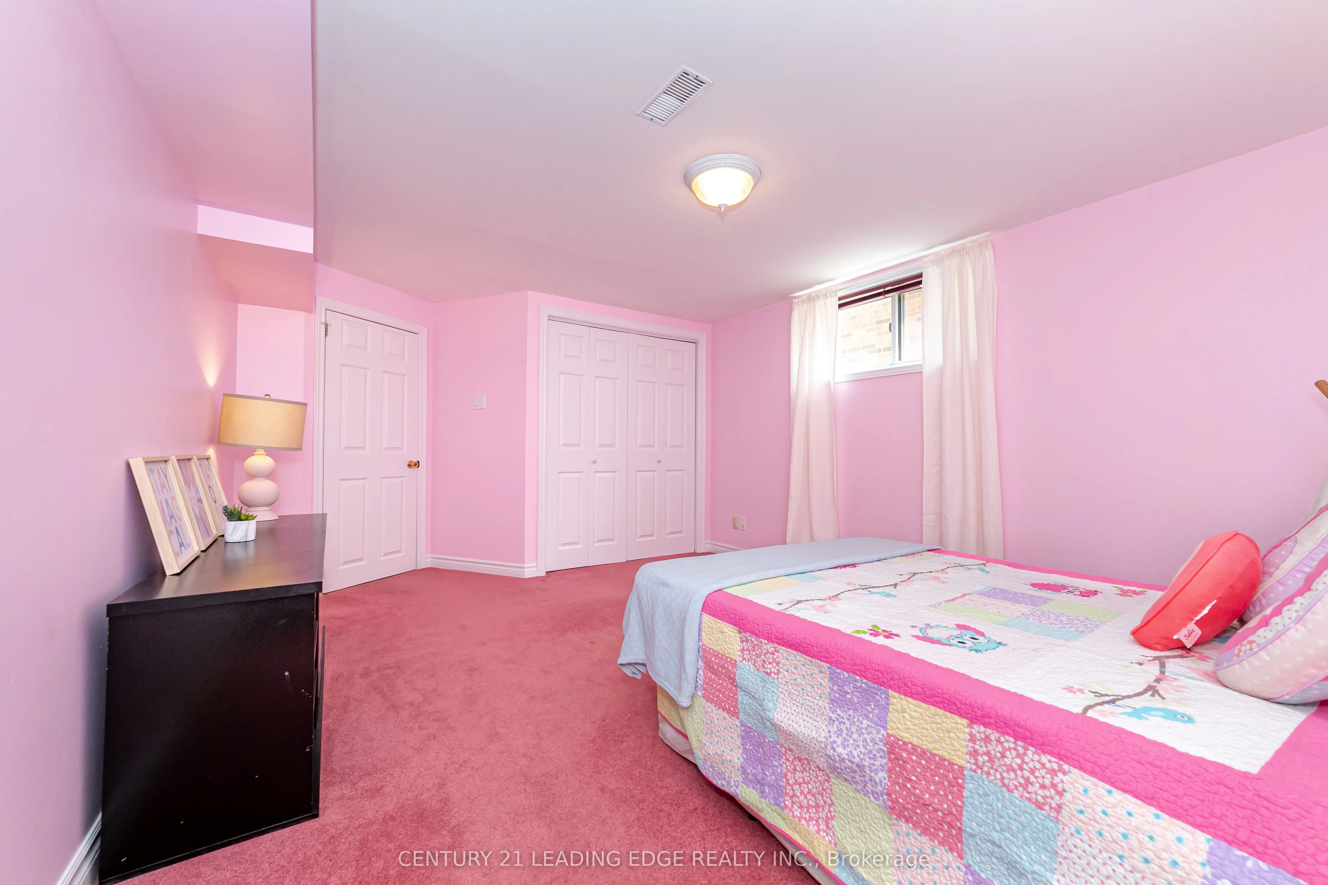 43 GLENDOWER Circuit