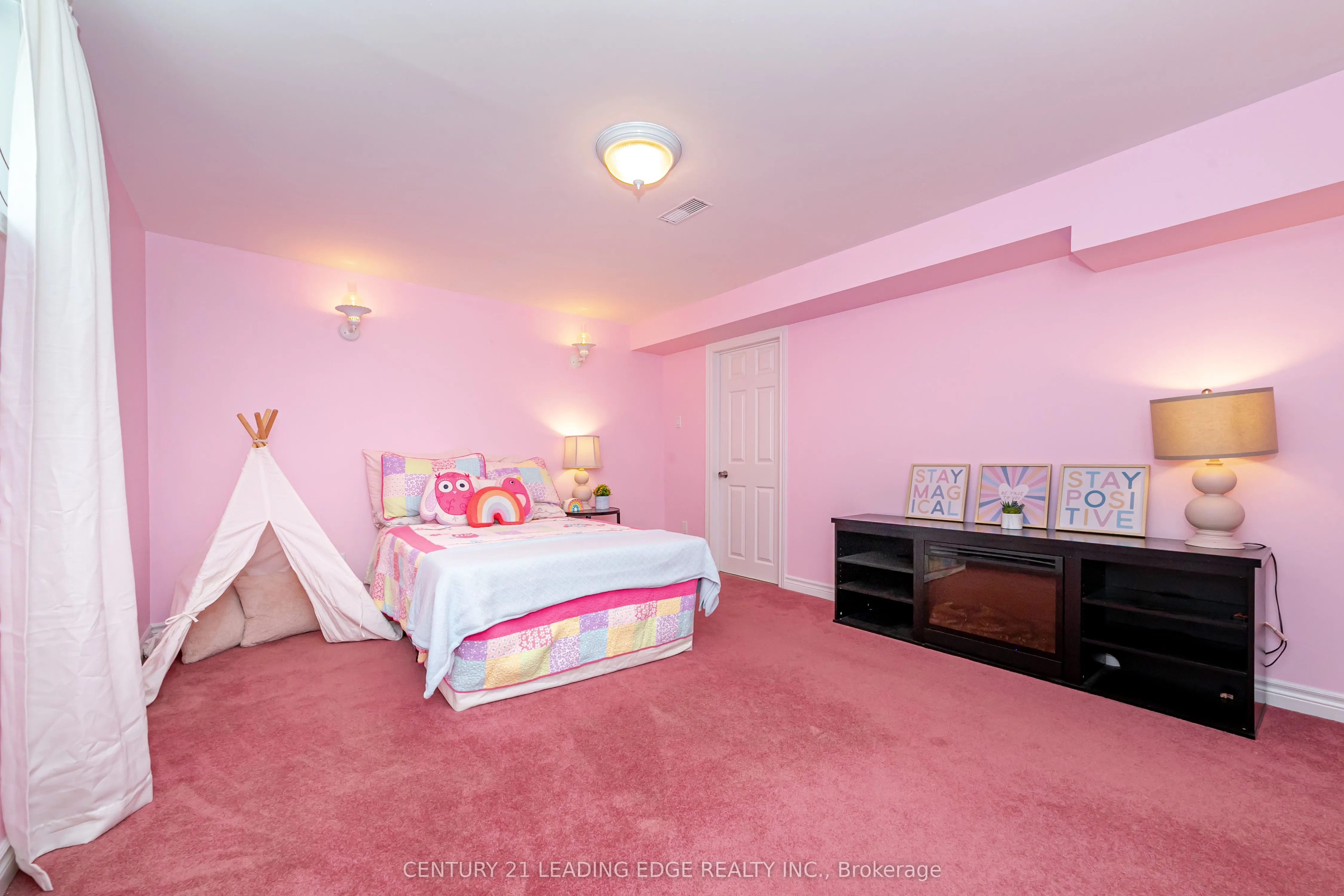 43 GLENDOWER Circuit
