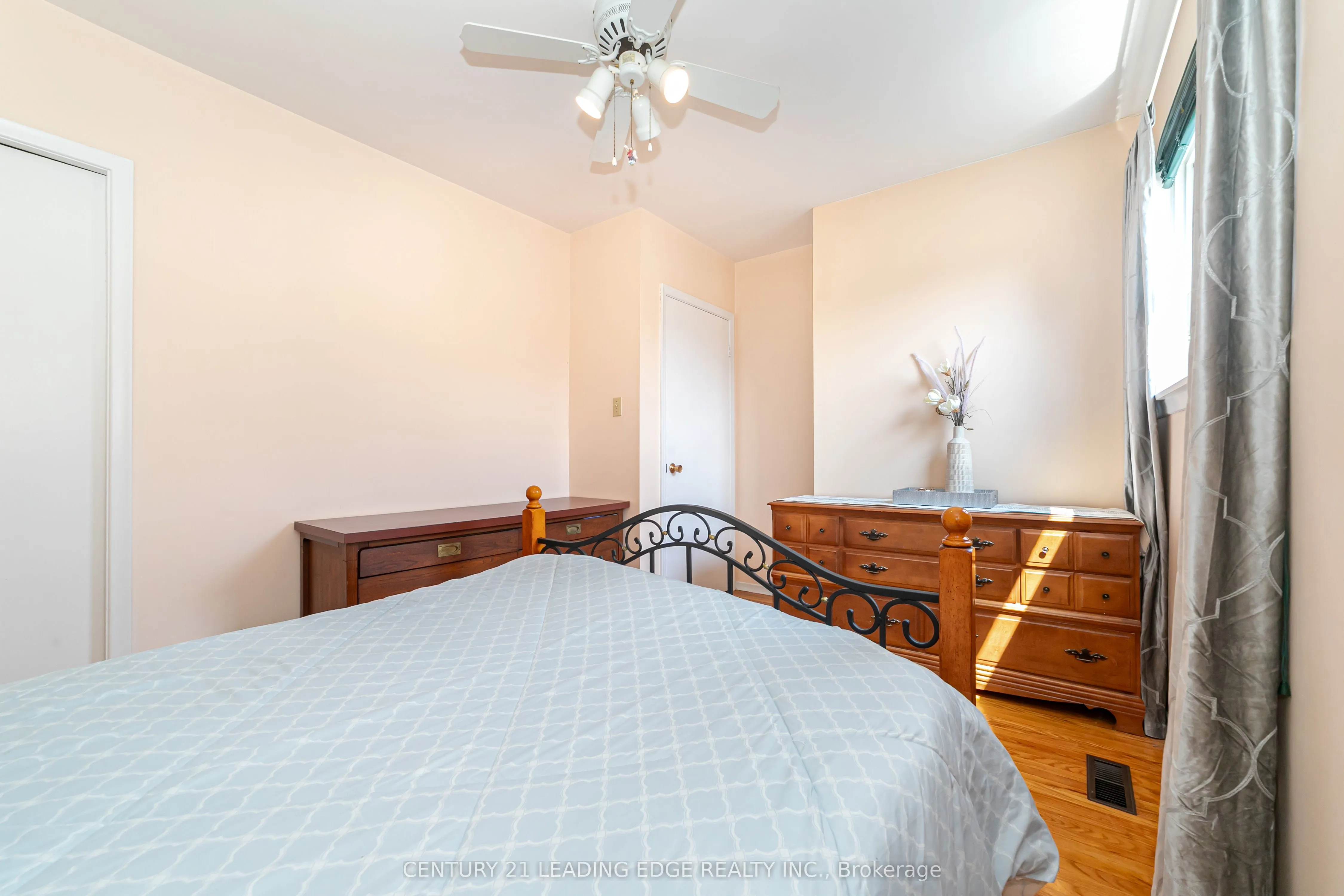 43 GLENDOWER Circuit