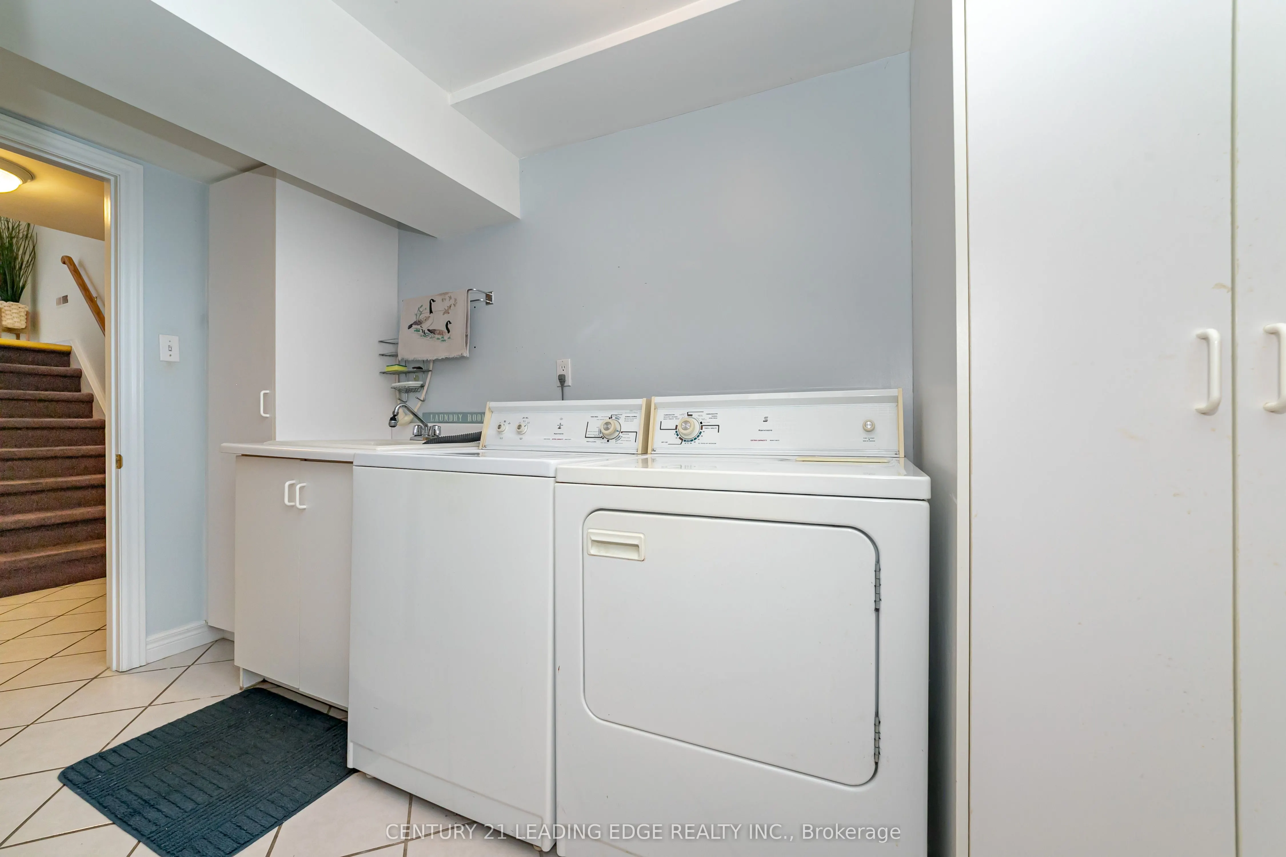 43 GLENDOWER Circuit