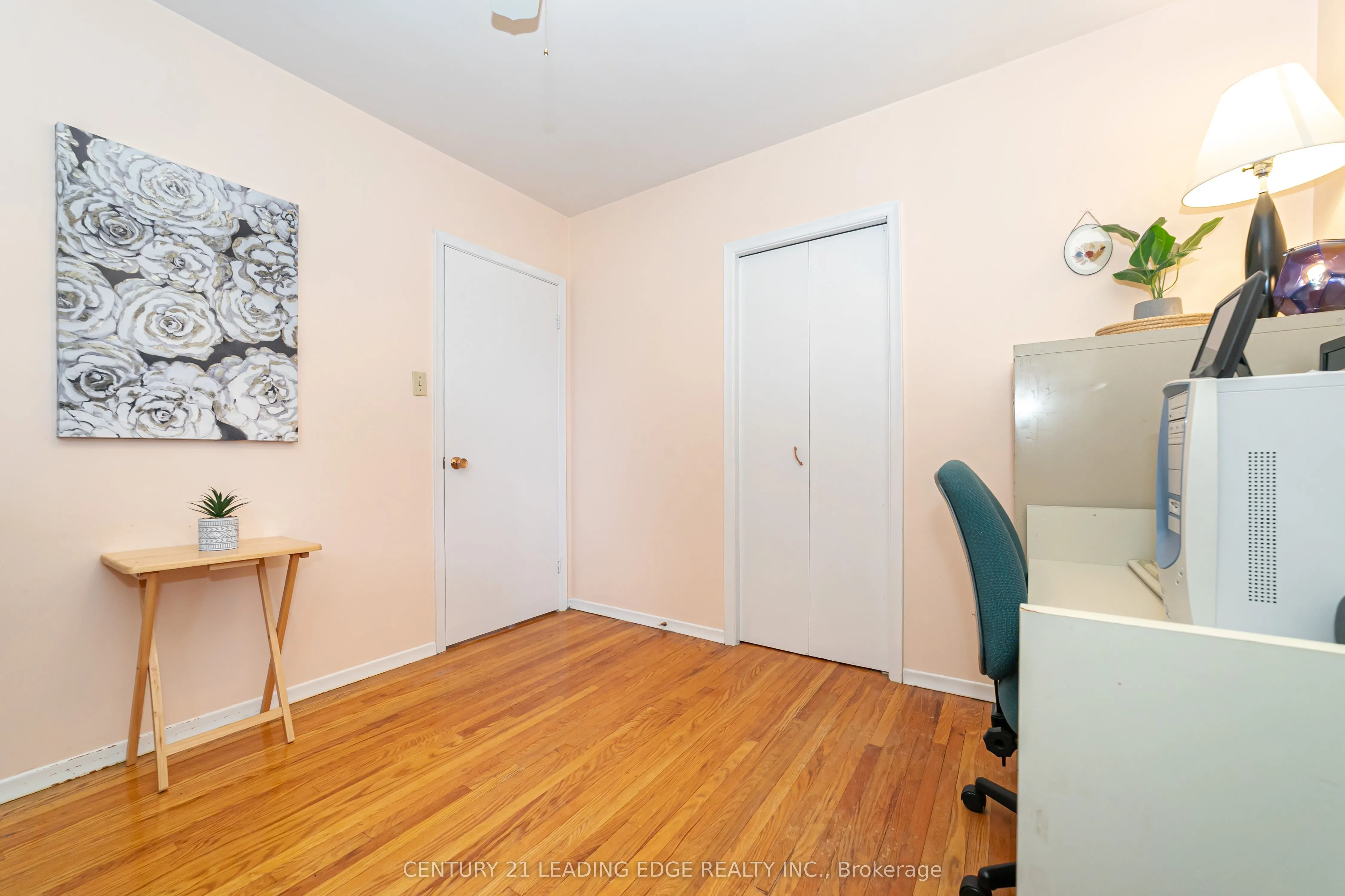 43 GLENDOWER Circuit