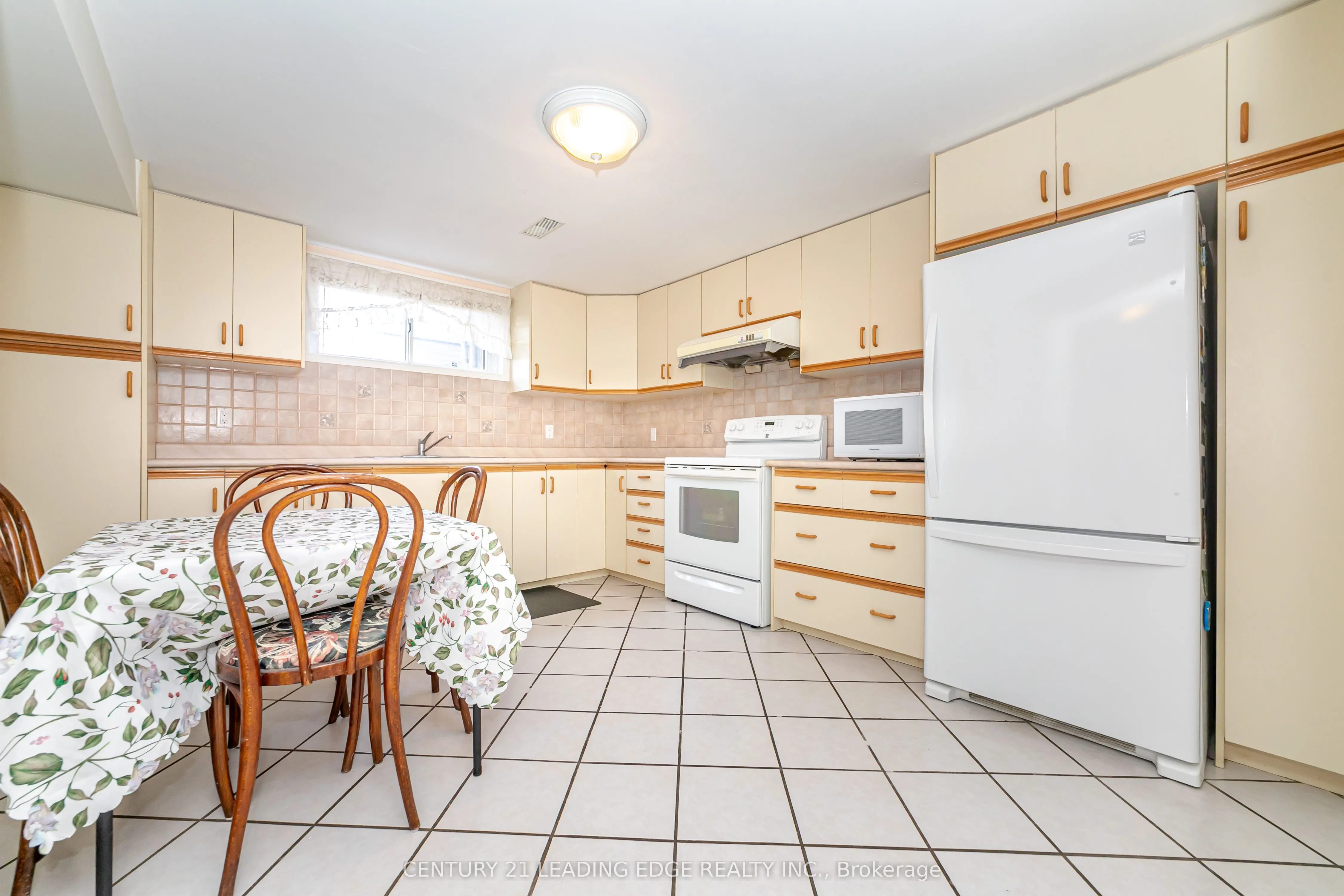 43 GLENDOWER Circuit