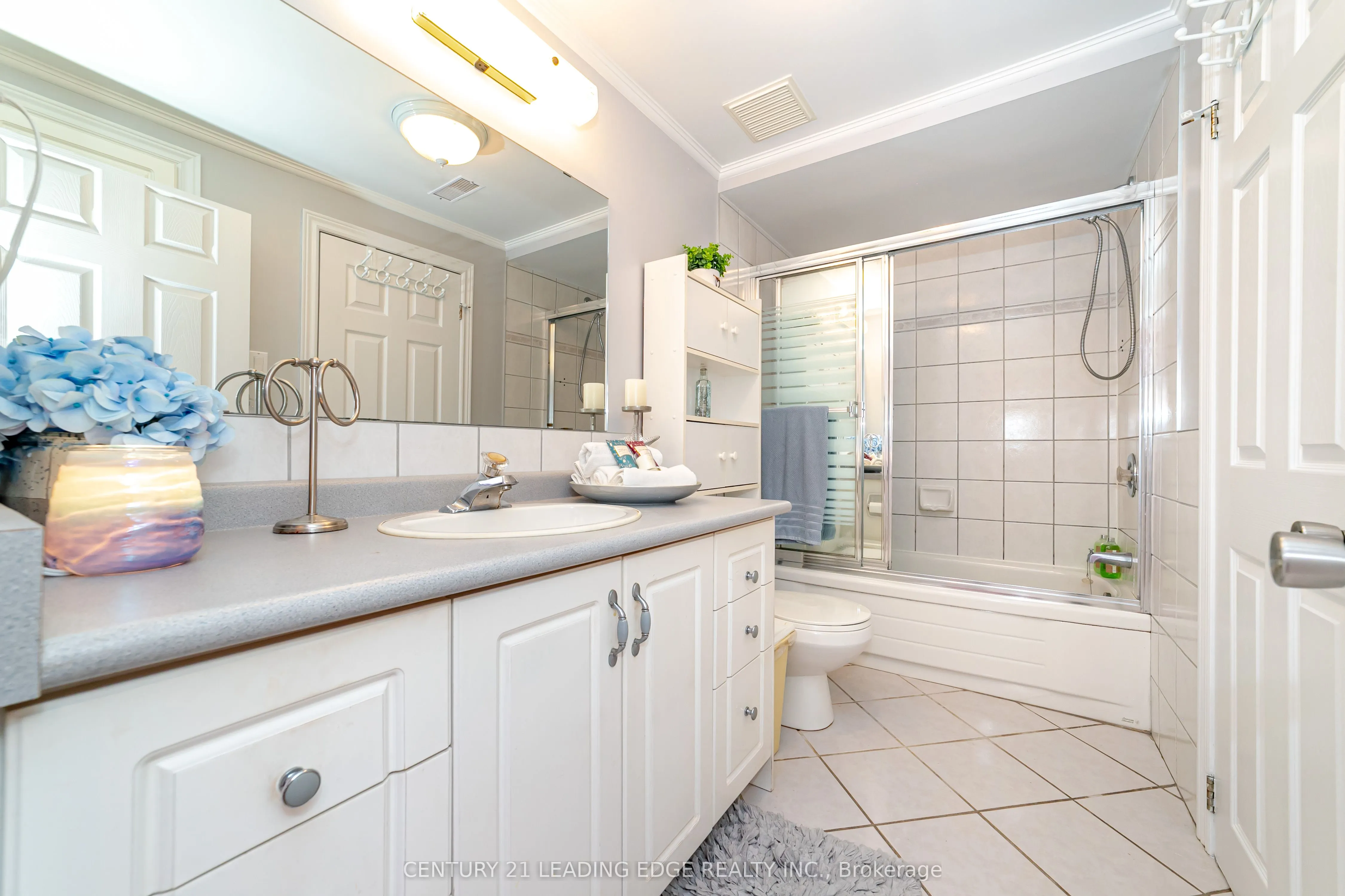 43 GLENDOWER Circuit