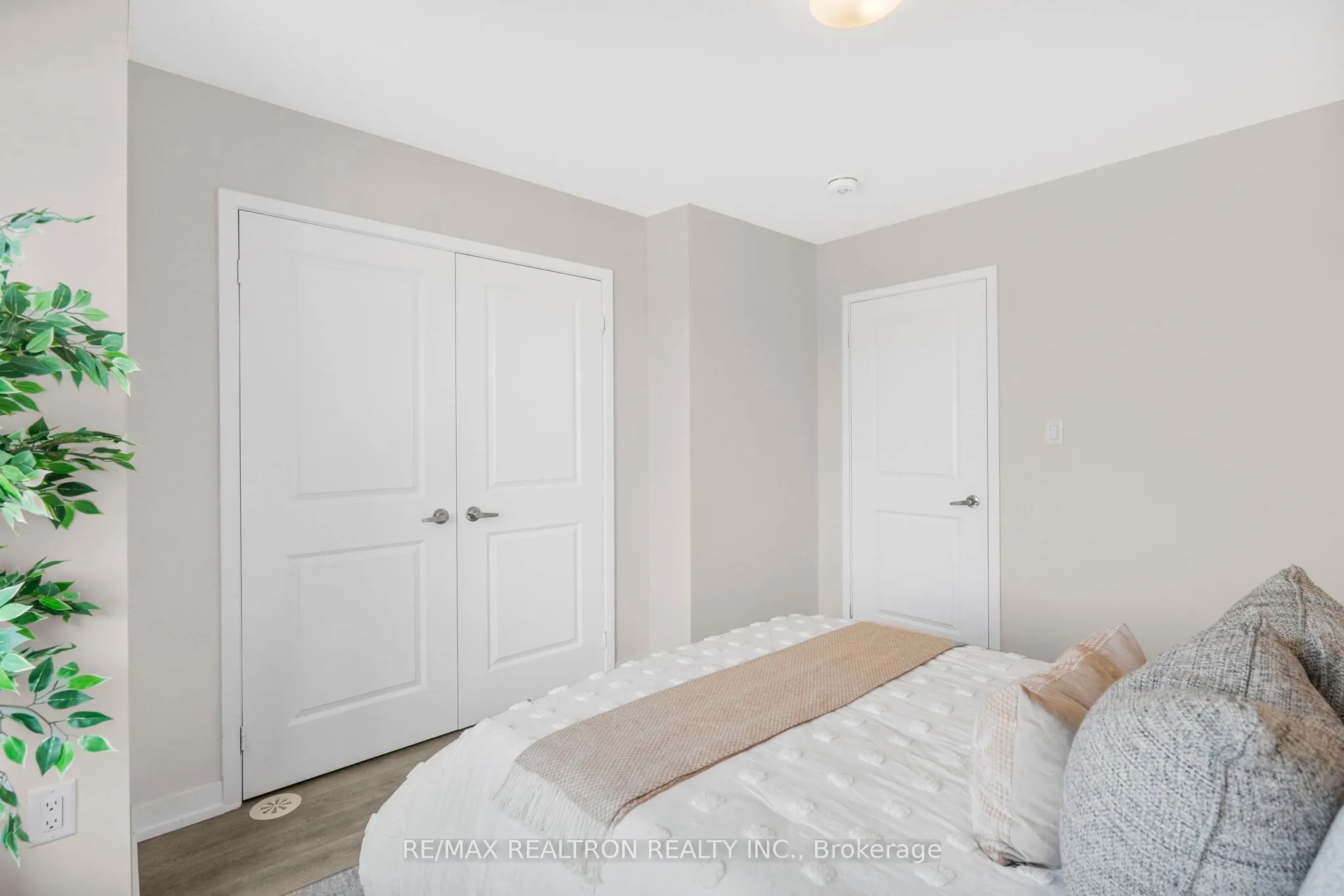 2550 Castlegate Crossing, #401