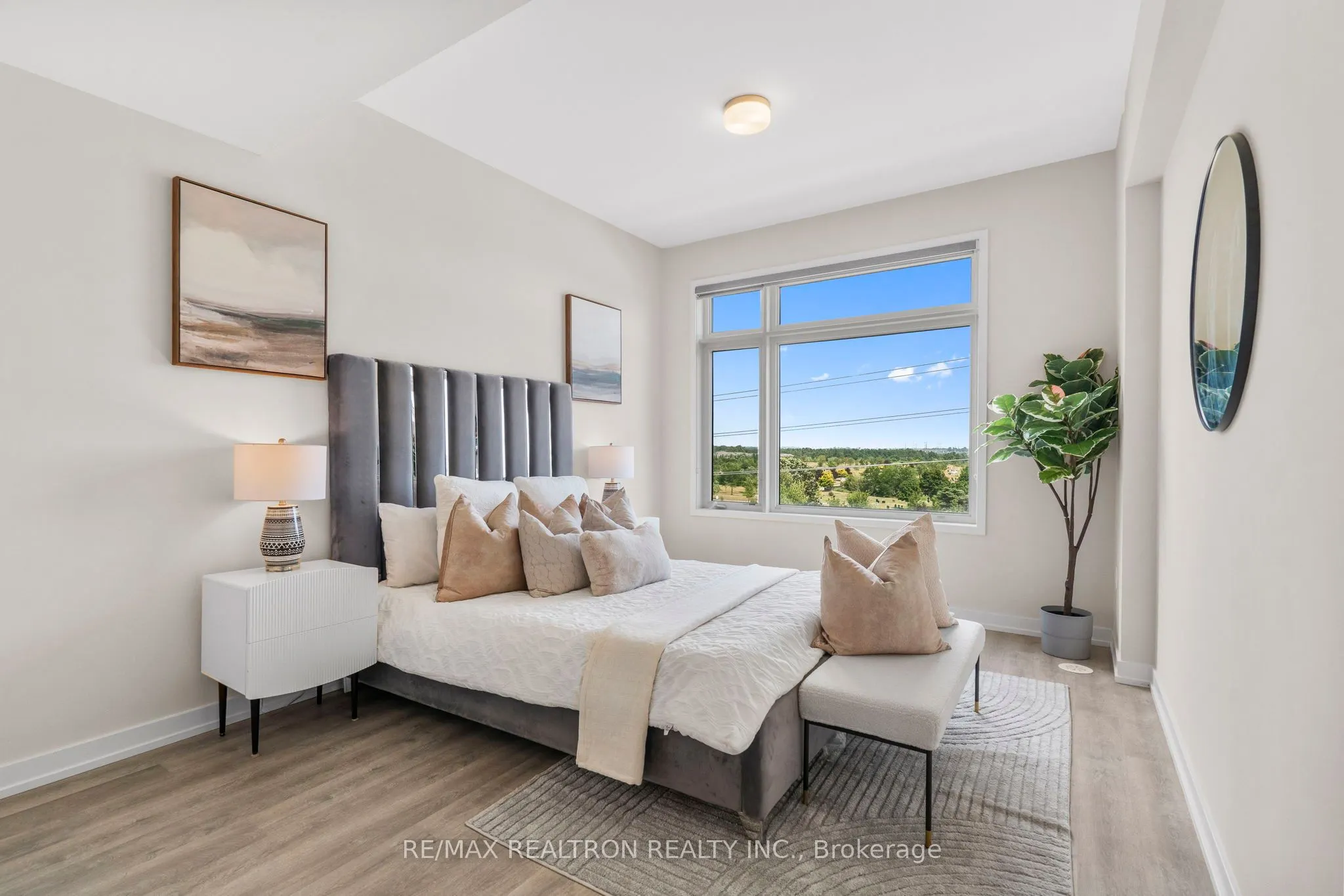 2550 Castlegate Crossing, #401