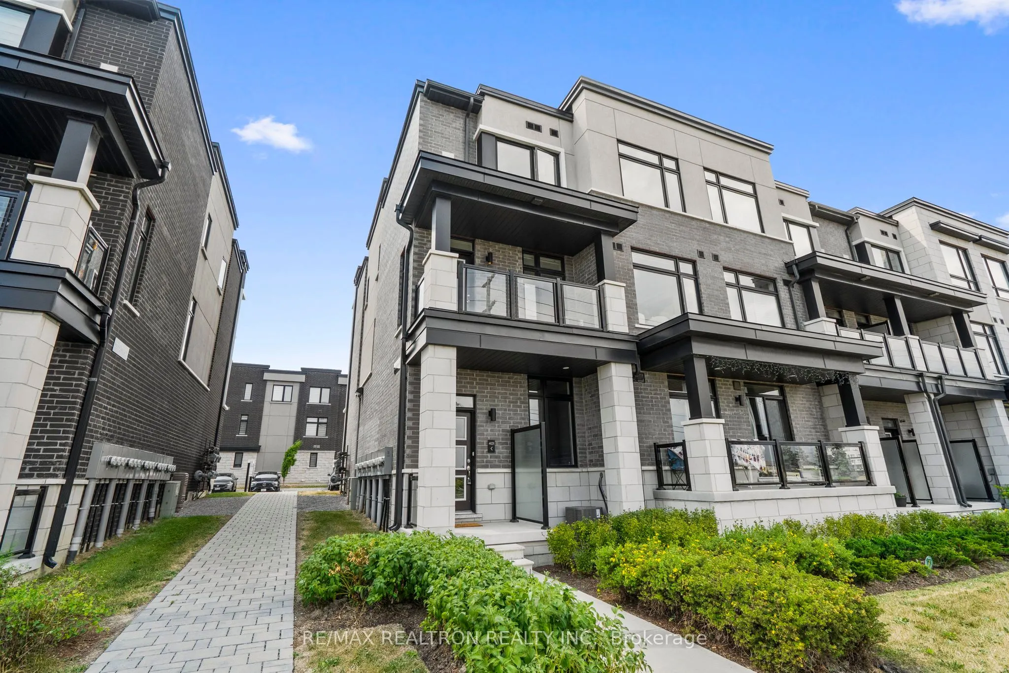 2550 Castlegate Crossing, #401