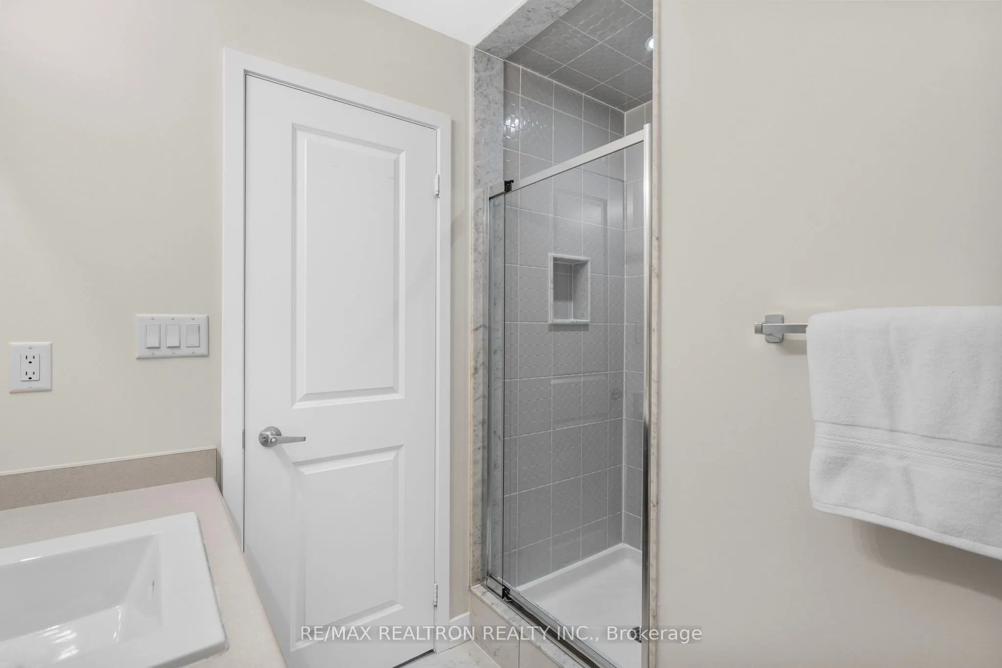2550 Castlegate Crossing, #401