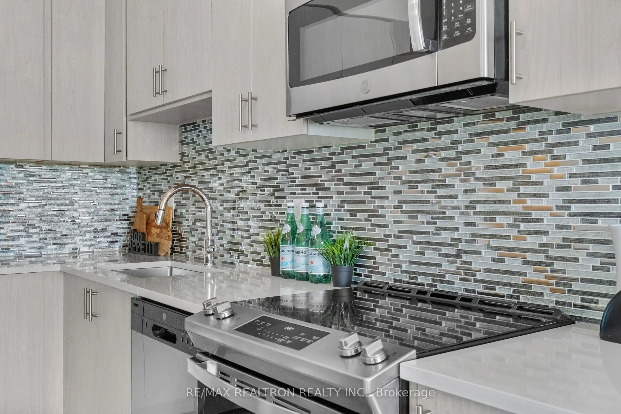 2550 Castlegate Crossing, #401