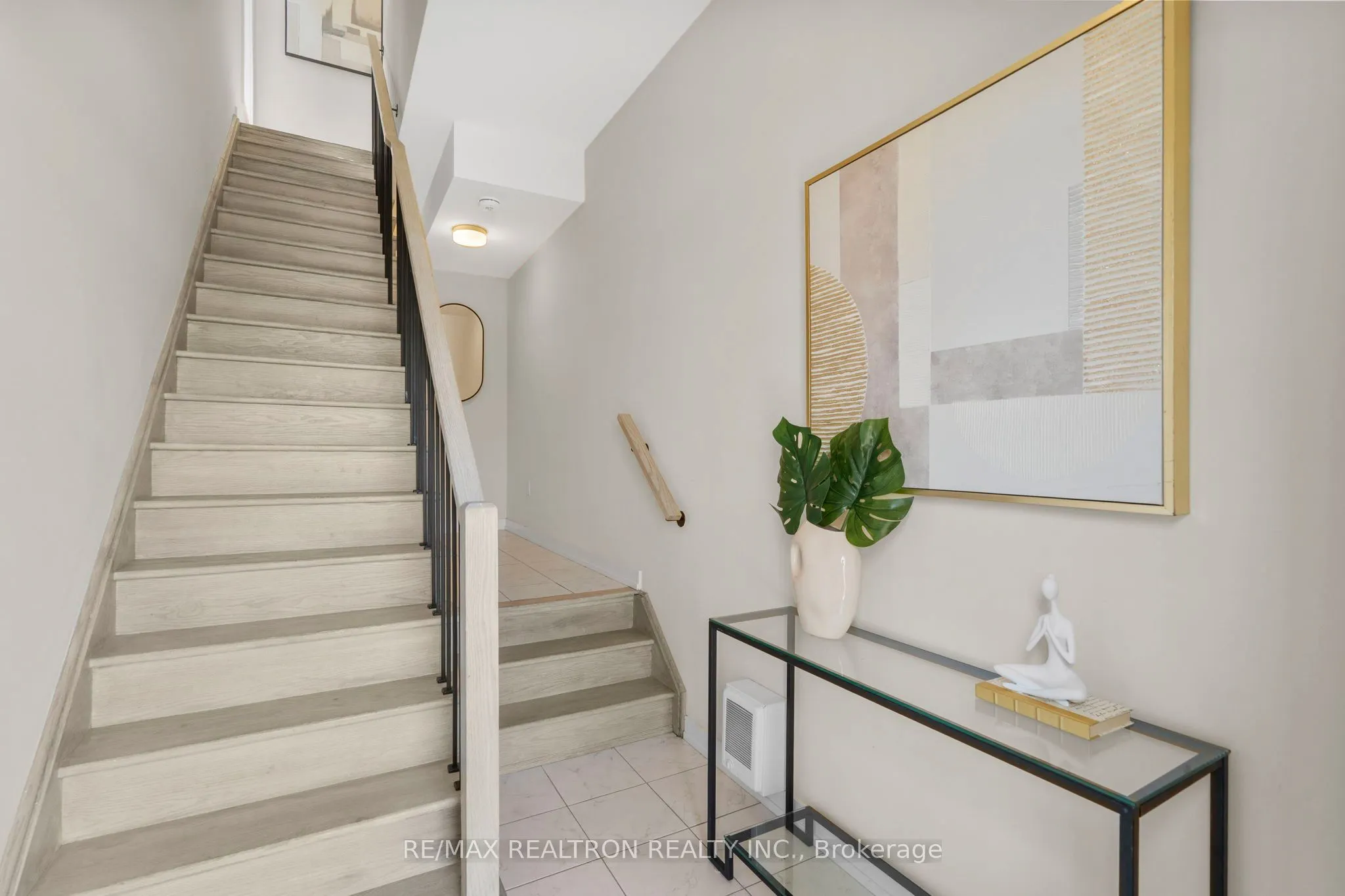 2550 Castlegate Crossing, #401