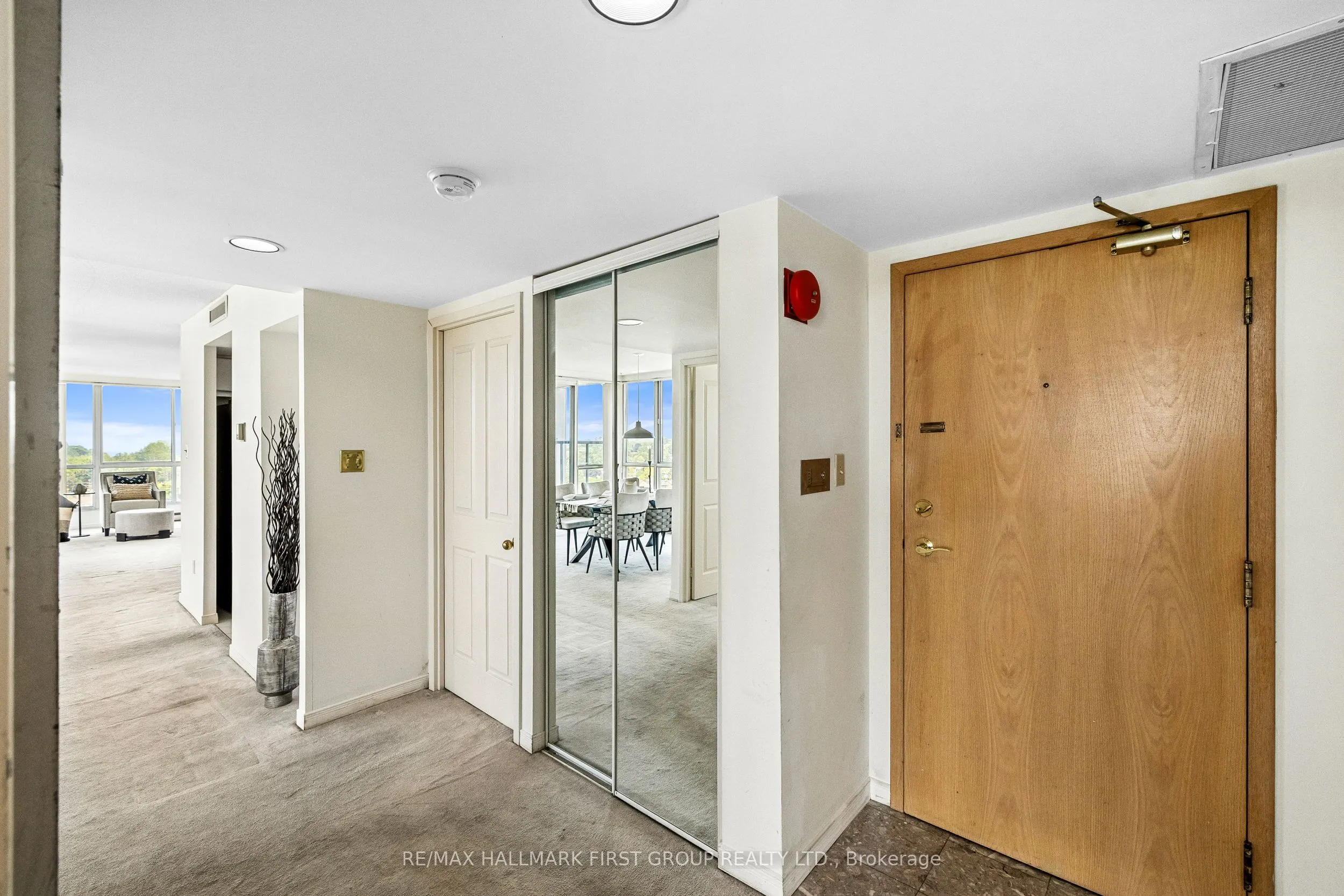 25 Cumberland Lane, #701