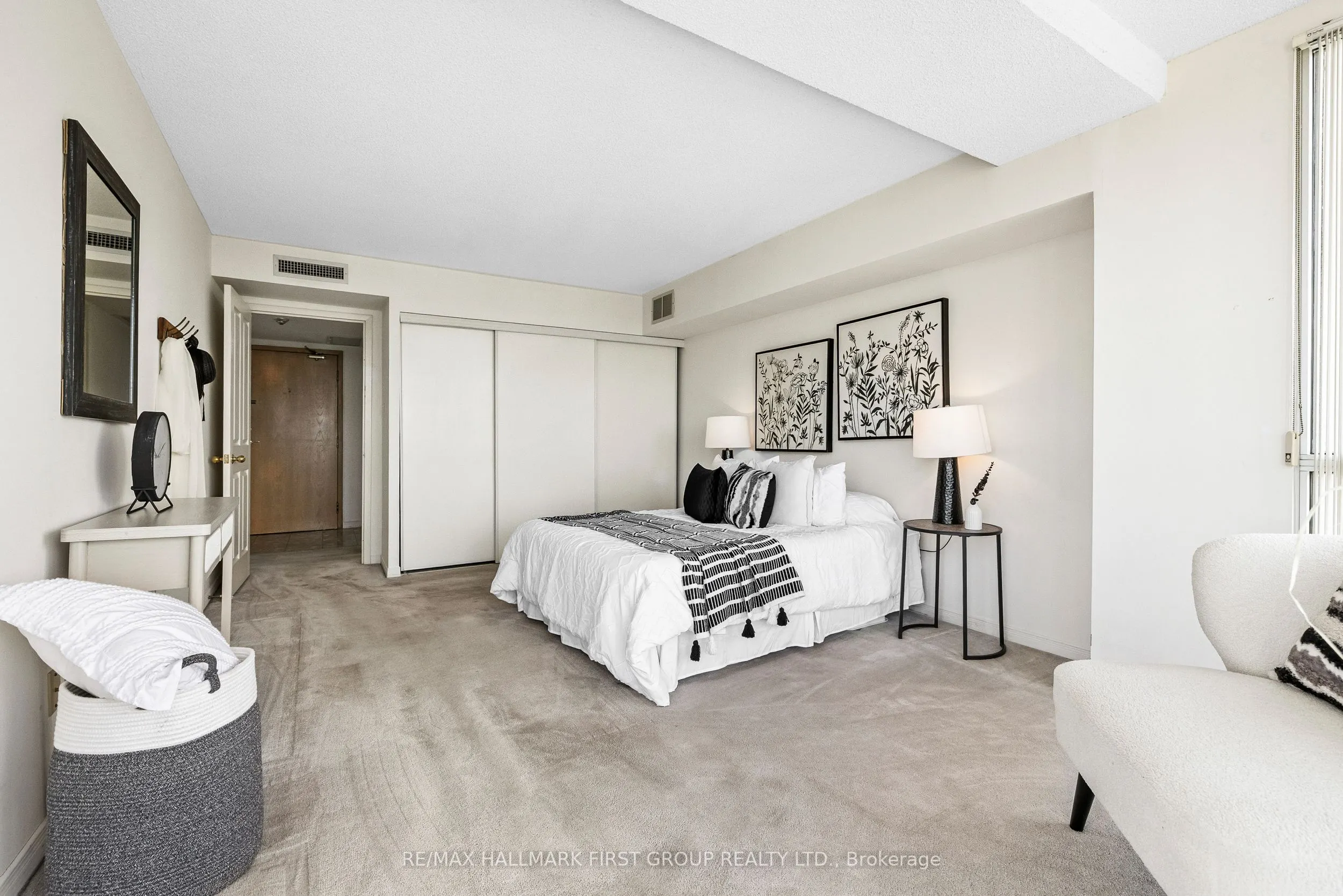 25 Cumberland Lane, #701
