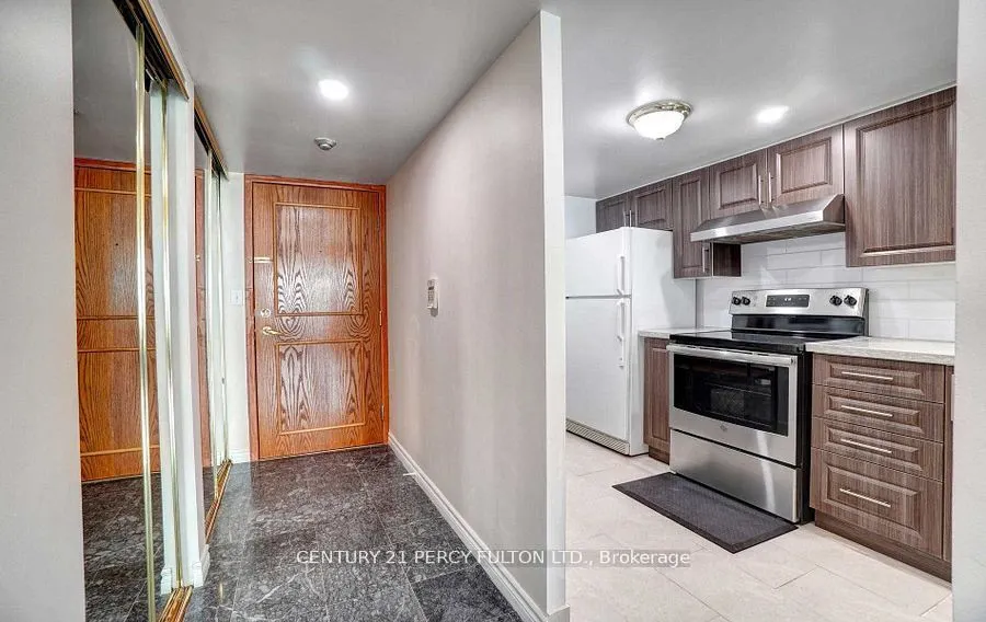 8 Lee Centre Drive, #806