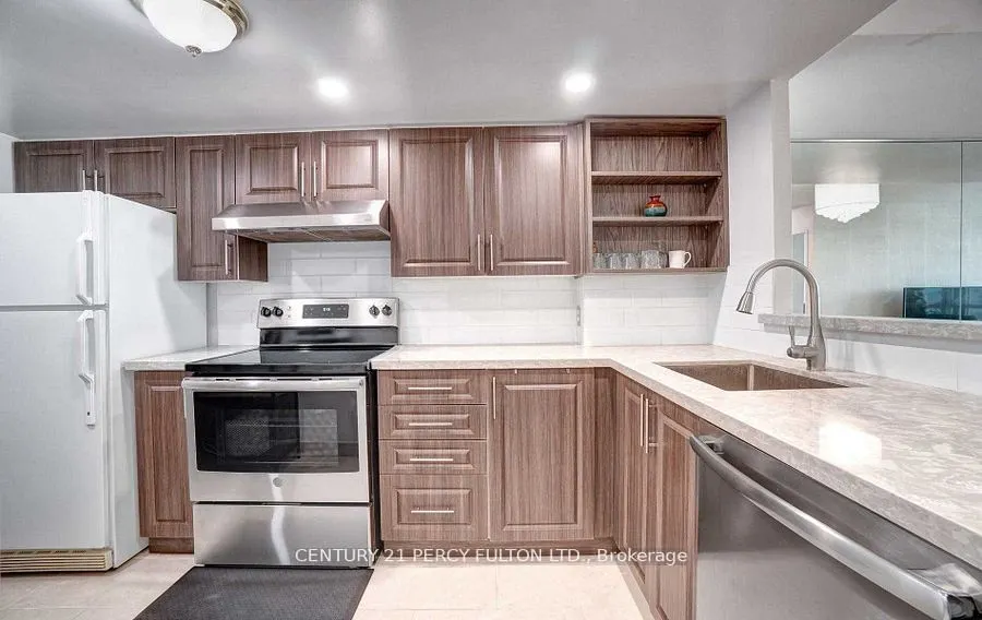 8 Lee Centre Drive, #806