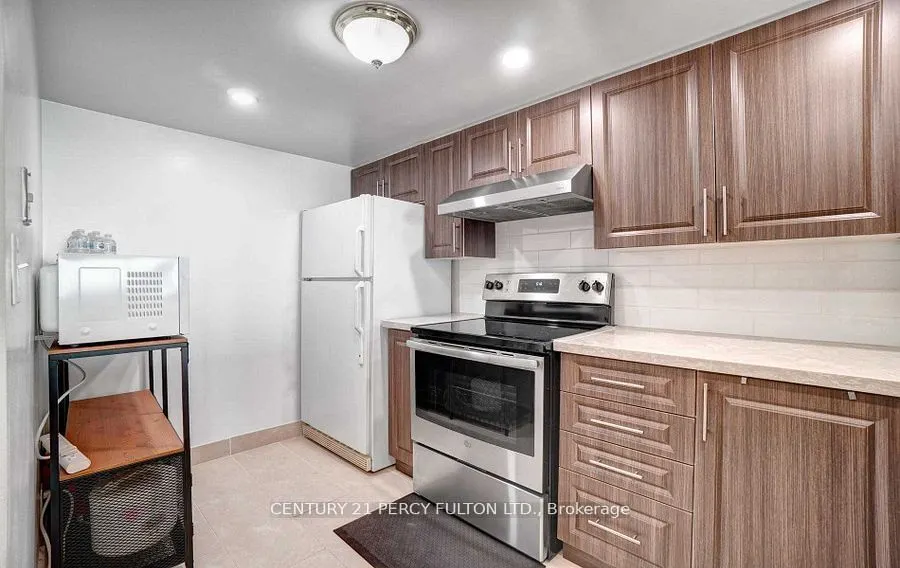 8 Lee Centre Drive, #806