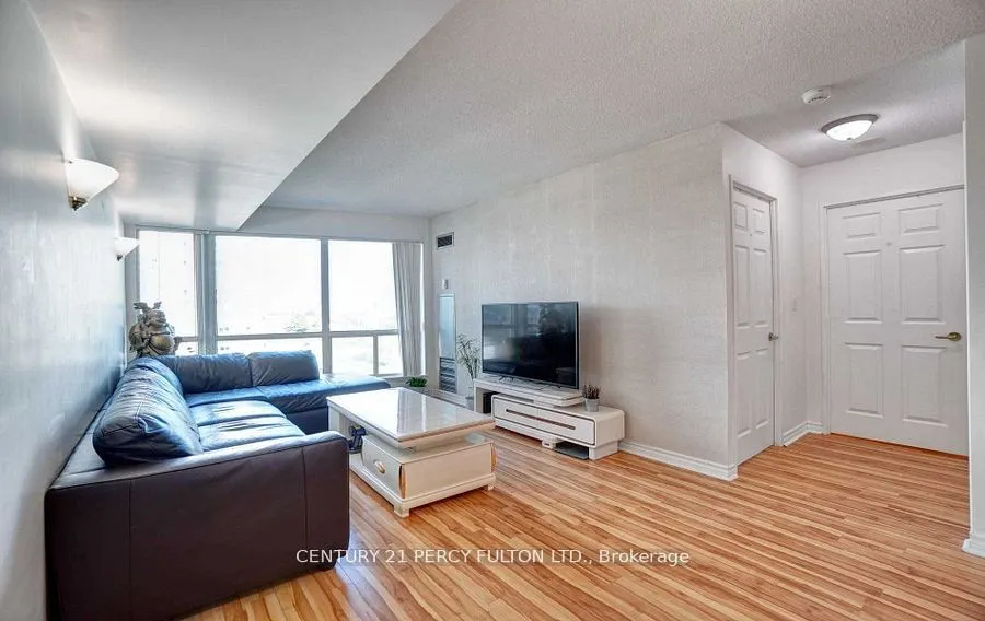 8 Lee Centre Drive, #806